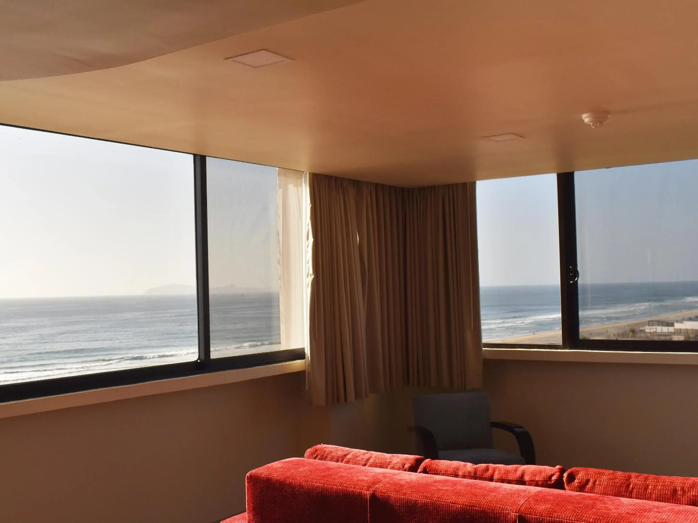 Seating area, Sea View in Hotel Corona Plaza