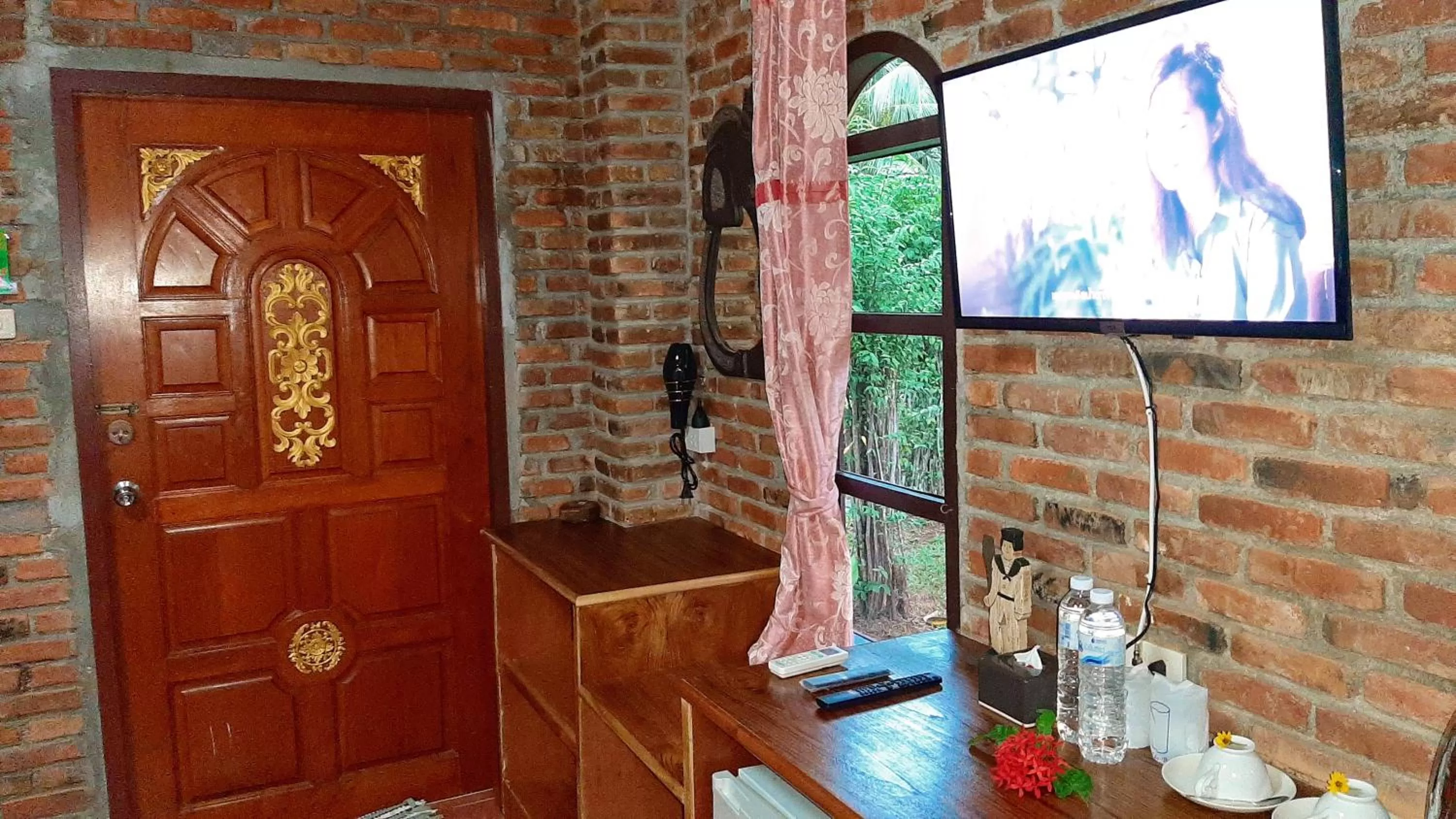 Decorative detail in Doo Dee Boutique Resort by Swiss Chalet