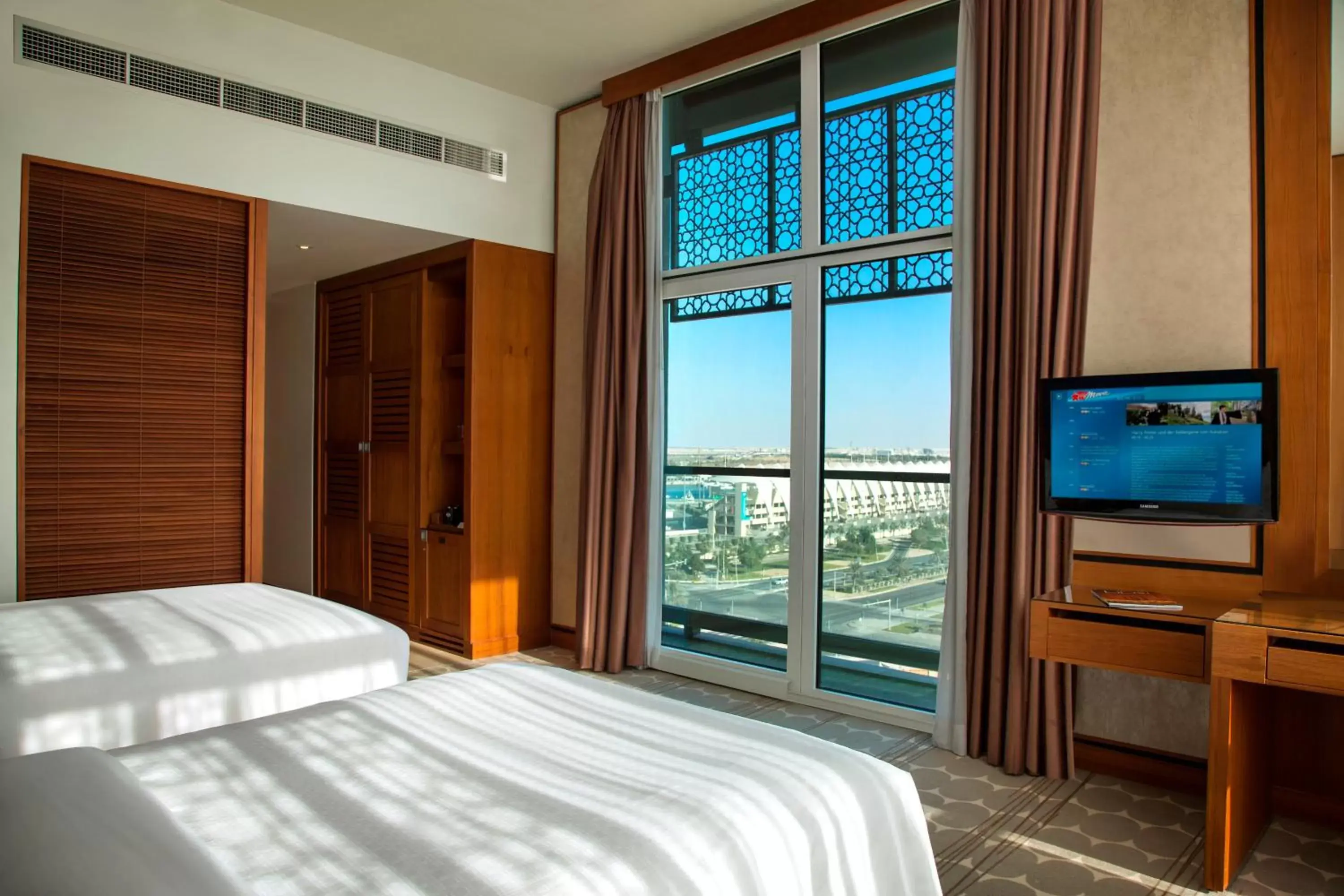 View (from property/room), Bed in Yas Island Rotana Abu Dhabi