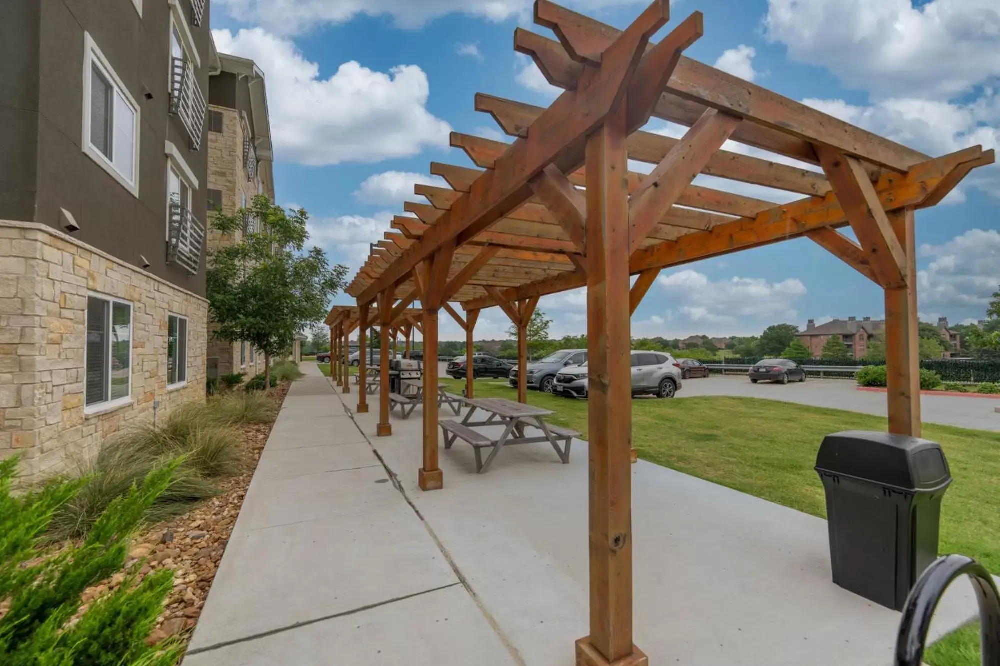 BBQ facilities in Soka Suites Dallas - Las Colinas