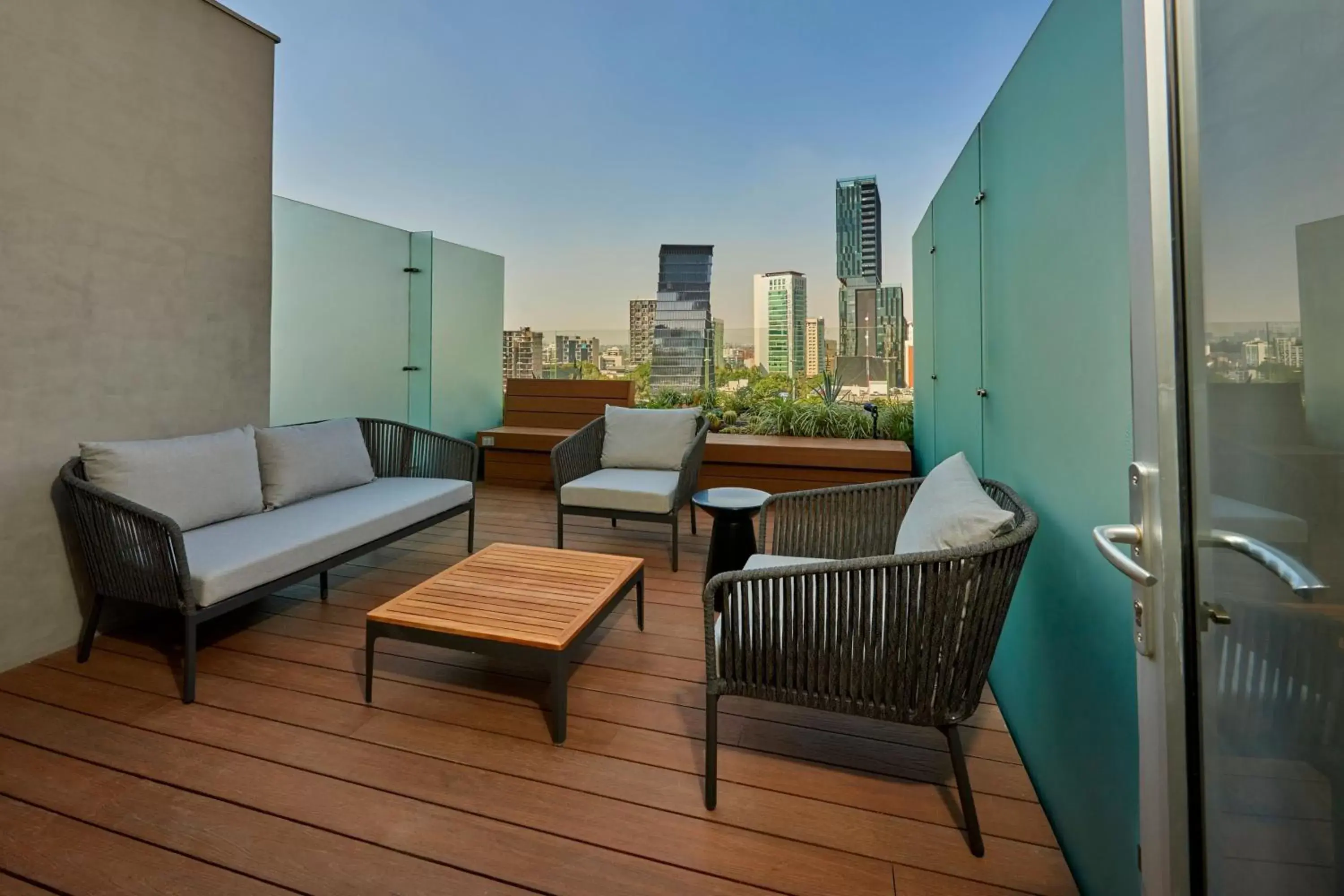 Photo of the whole room, Seating Area in City Express Plus by Marriott Guadalajara Providencia