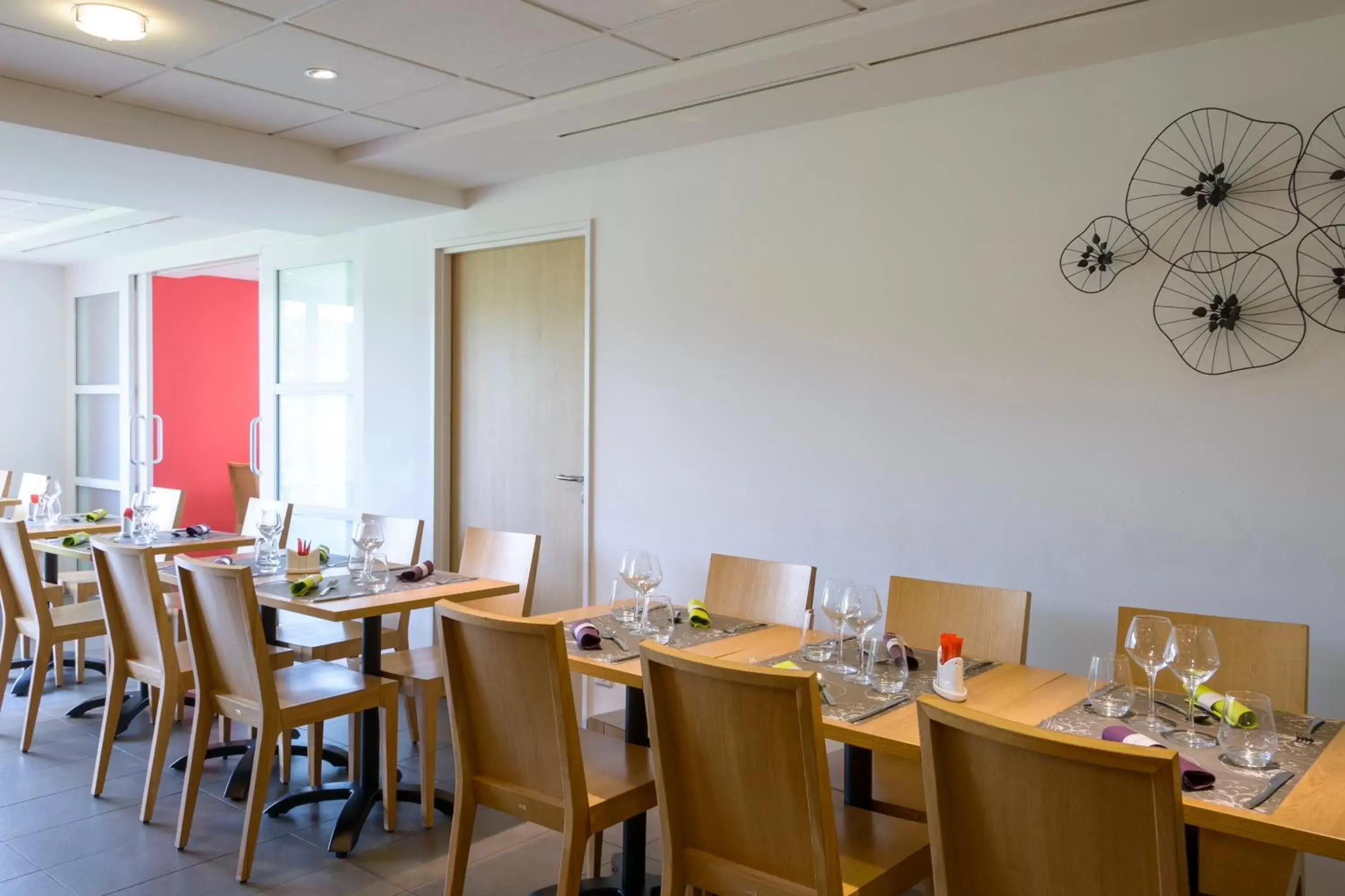 Restaurant/Places to Eat in Brit Hotel Reims Croix Blandin