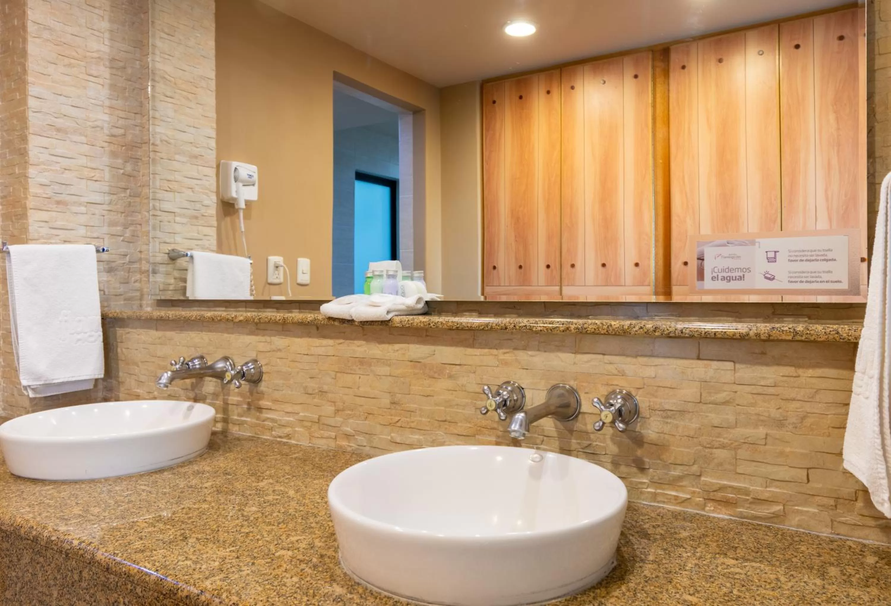 Bathroom in Hotel Flamingo Inn