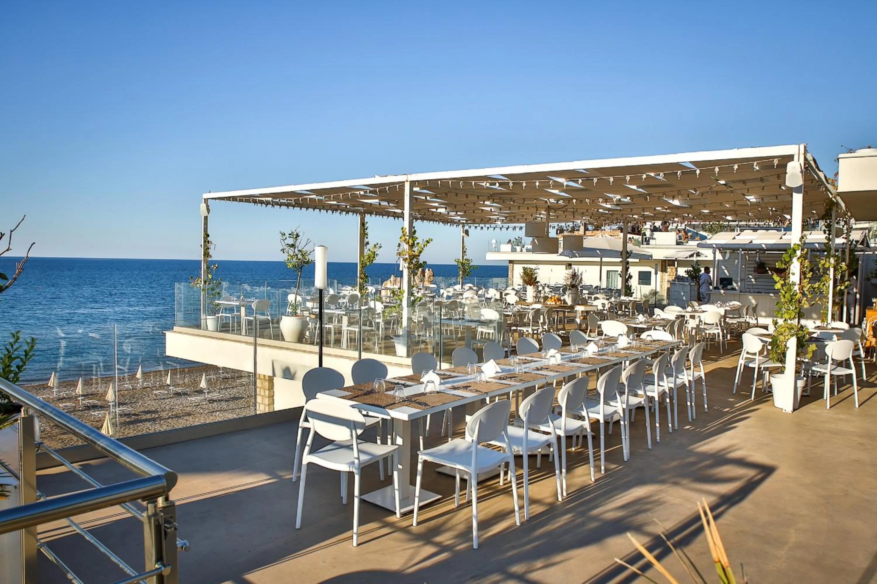 Restaurant/places to eat in Hotel Sporting Club