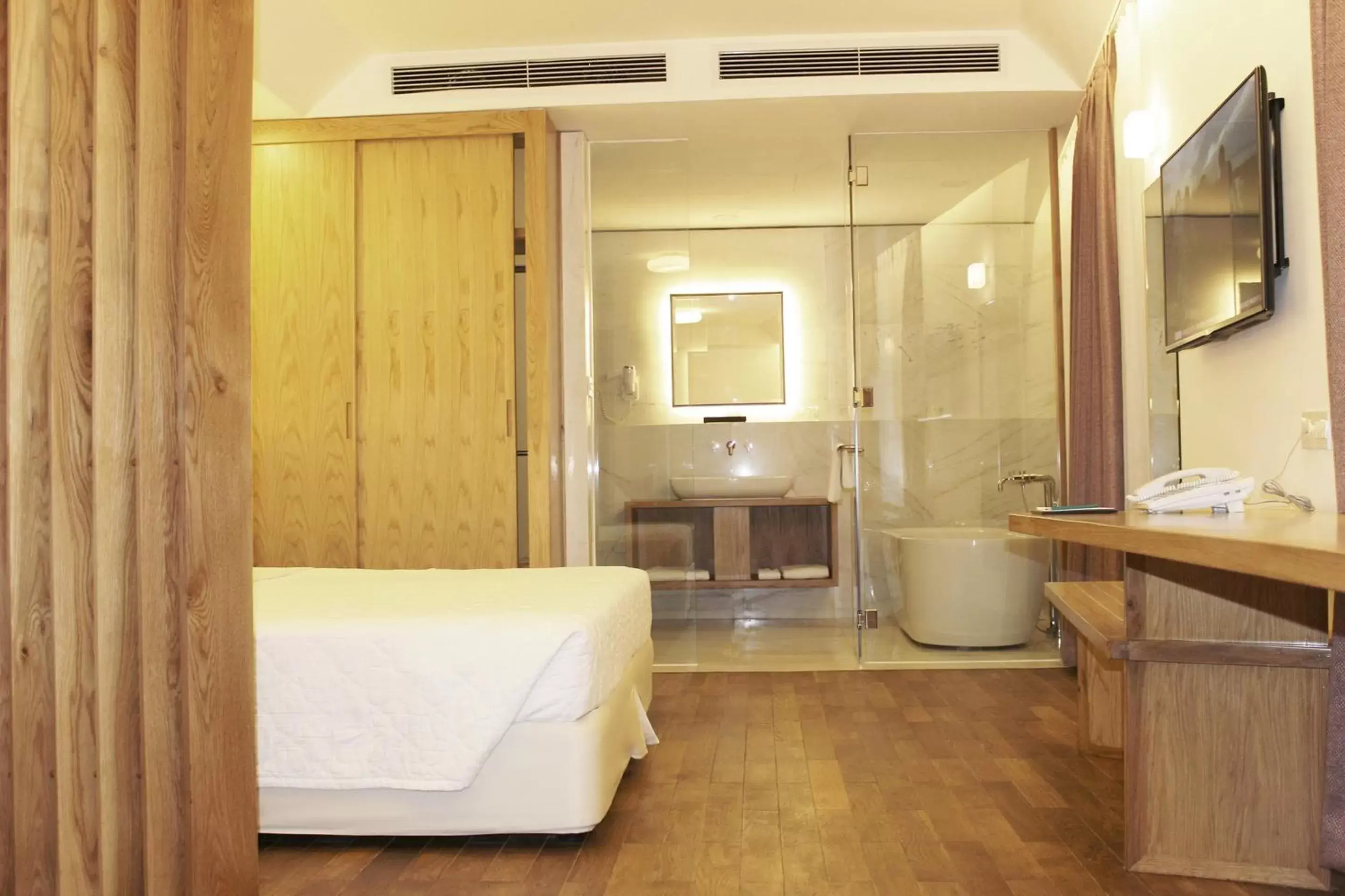 Bathroom in Liberty Hotel Saigon Greenview