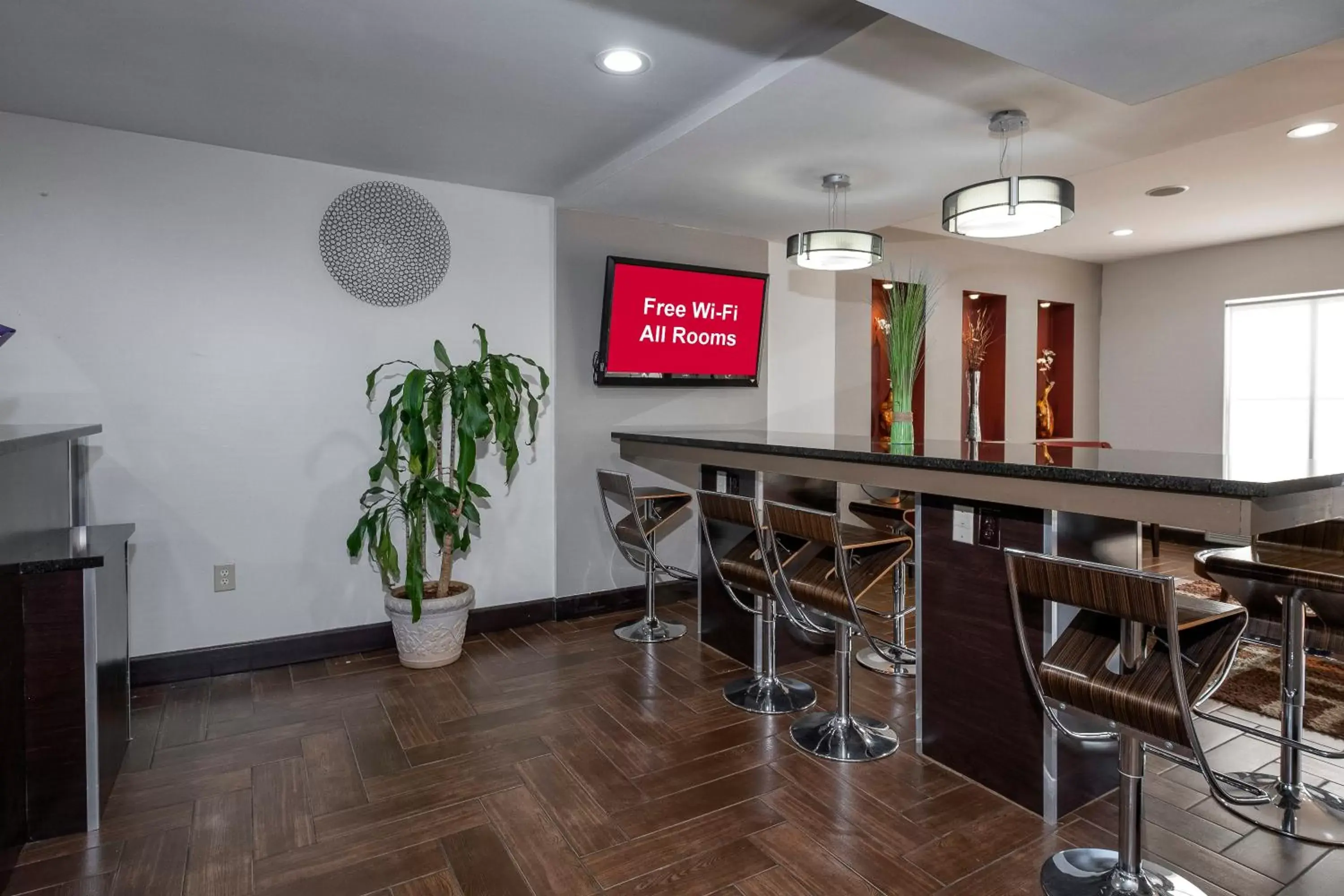 Lobby or reception, Lounge/Bar in Red Roof Inn Raleigh North-Crabtree Mall-PNC Arena