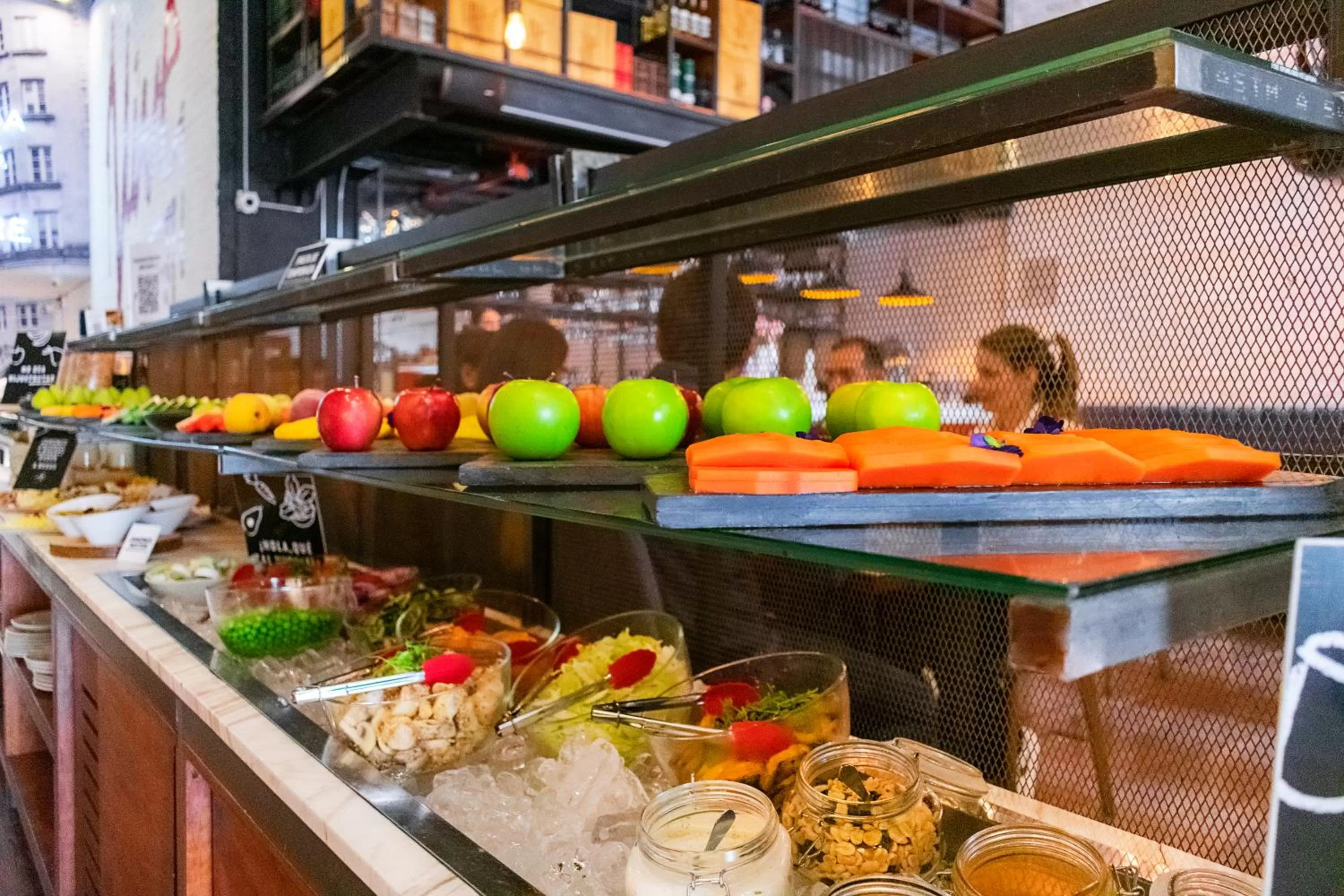 Buffet breakfast in Hotel B3 Virrey