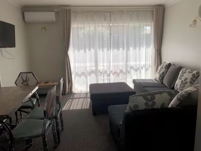 Living room in Coachman Motel