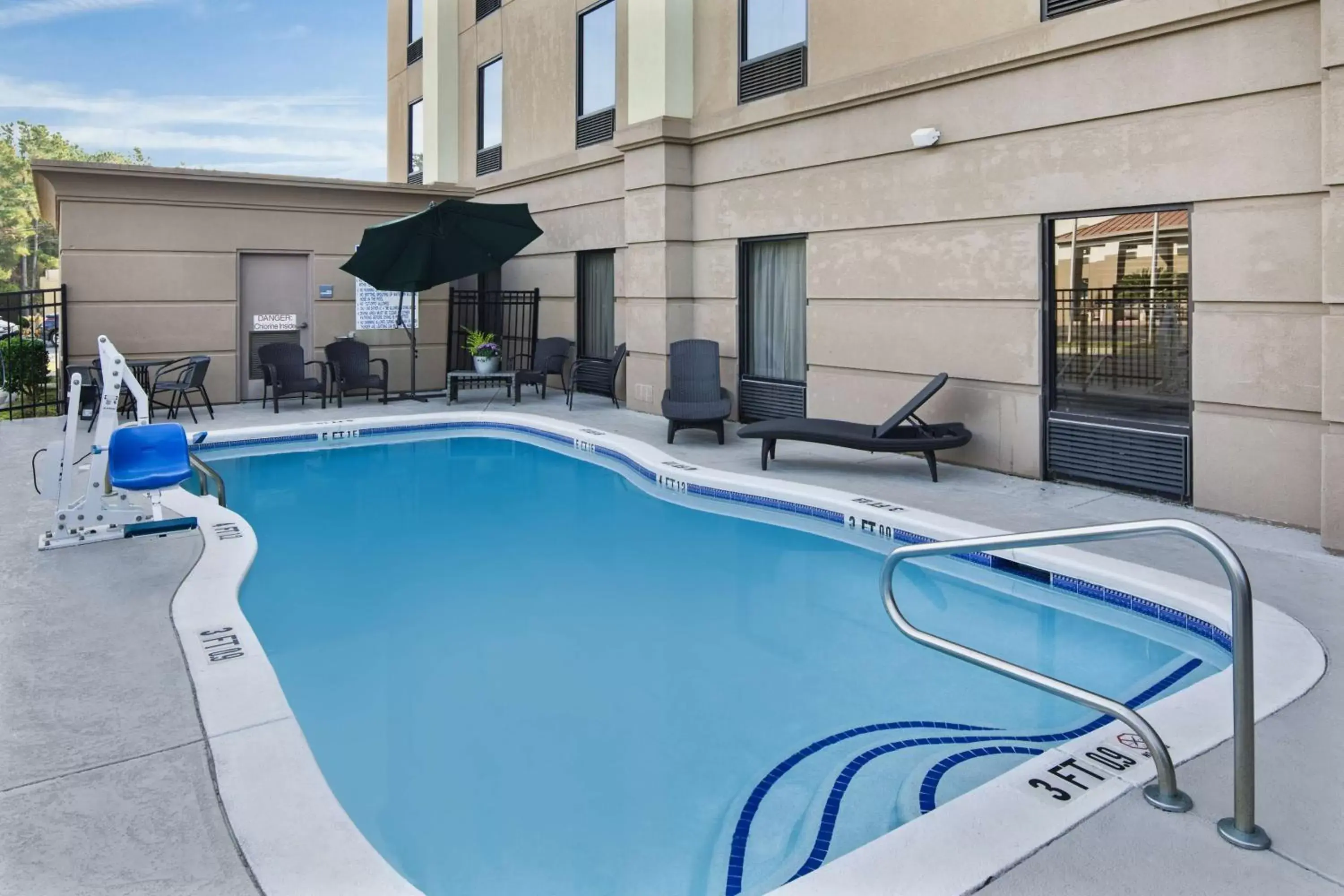 Pool view, Swimming Pool in Hampton Inn By Hilton Hinesville, Ga