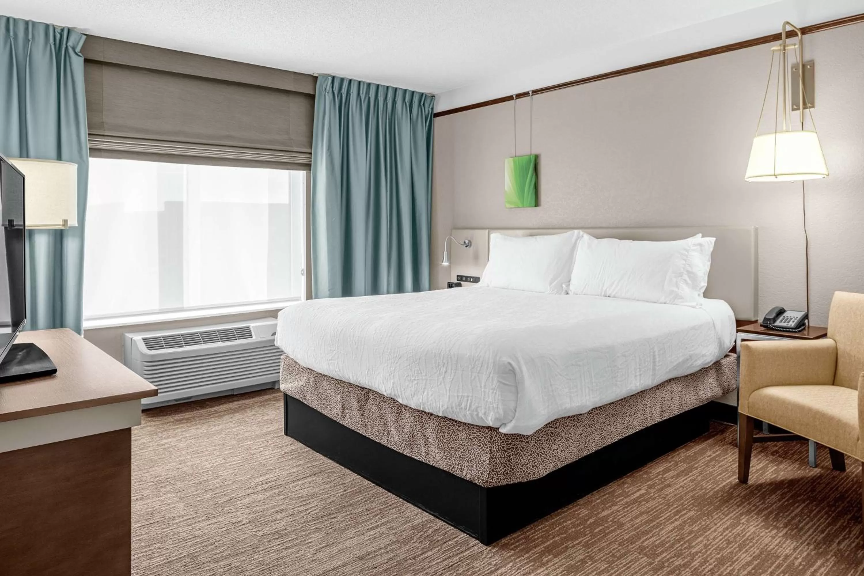 Bed in Hilton Garden Inn Wilmington Mayfaire Town Center