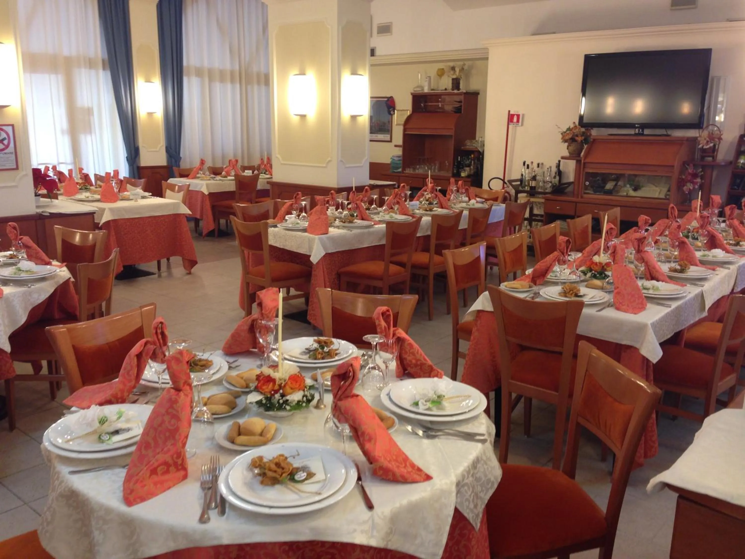 Restaurant/places to eat in Hotel Niagara