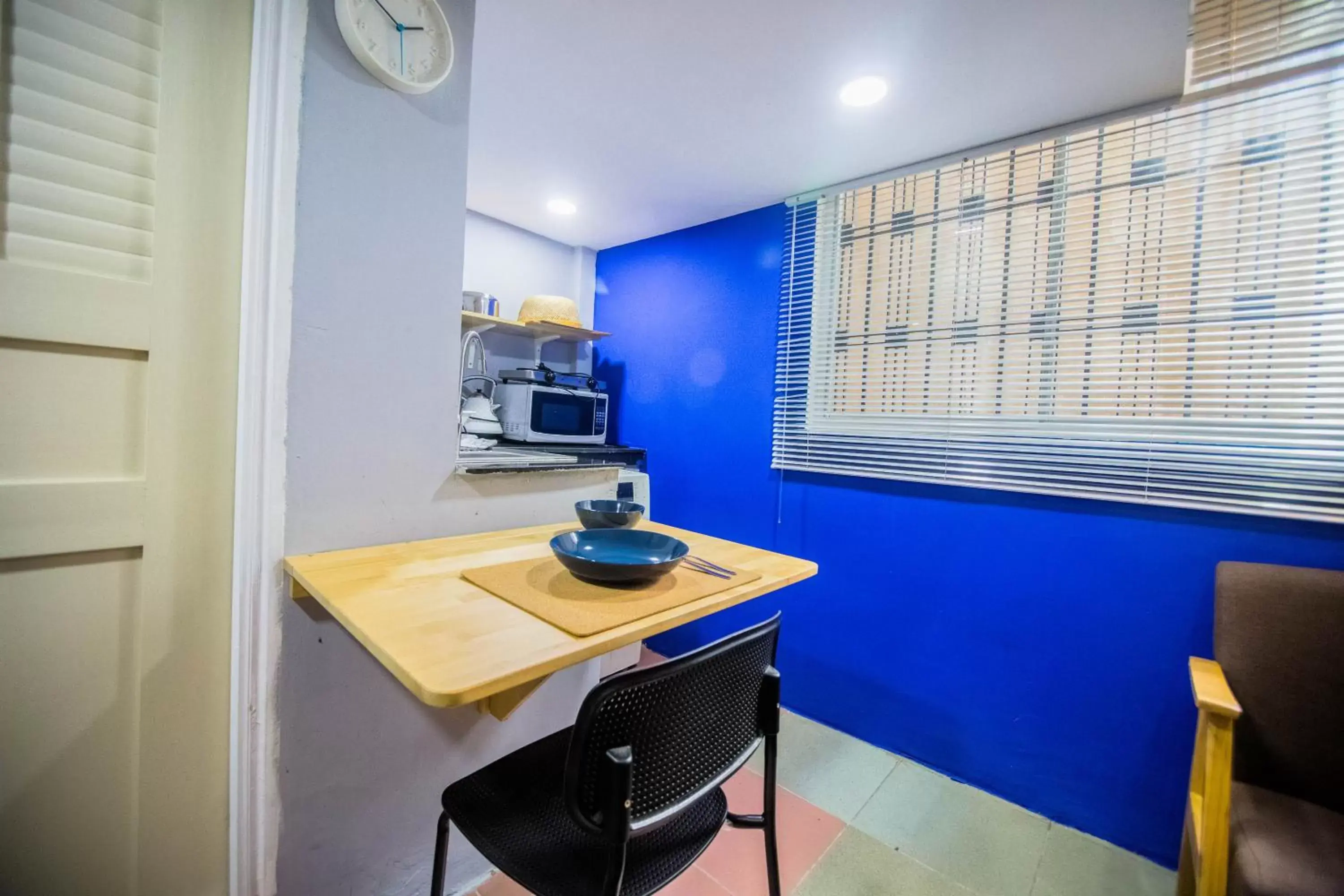 Dinner, Kitchen/Kitchenette in The Artist Residence