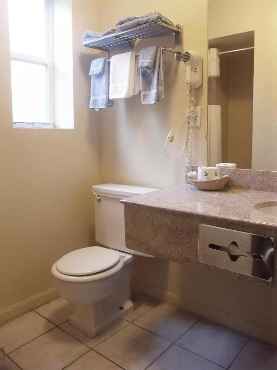 Bathroom in Gainesville Lodge