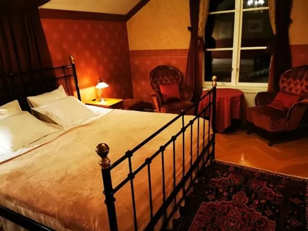 Bed in Ulfshyttans Herrgård, nära Romme Alpin