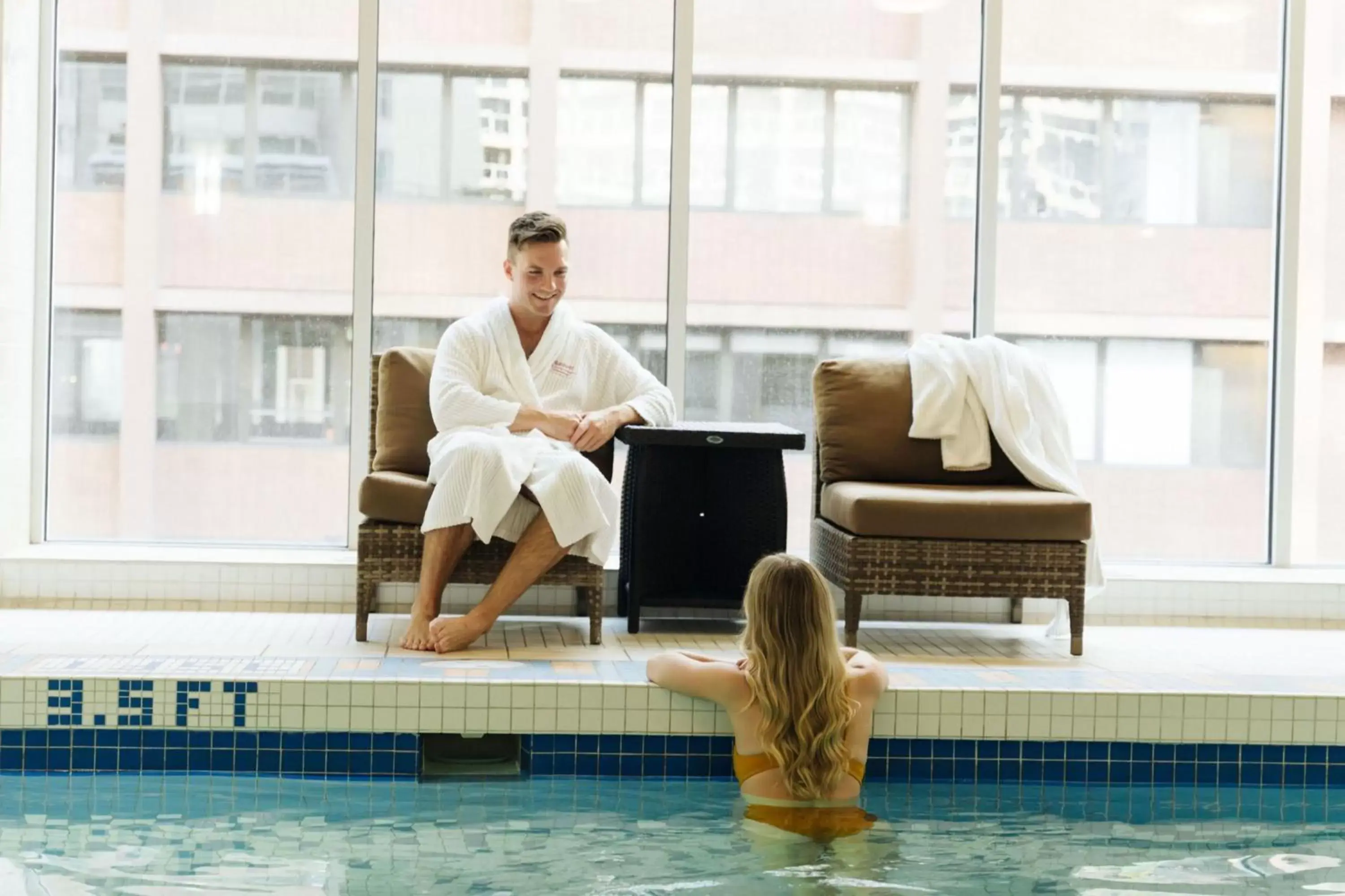 Swimming Pool in Vancouver Marriott Pinnacle Downtown Hotel