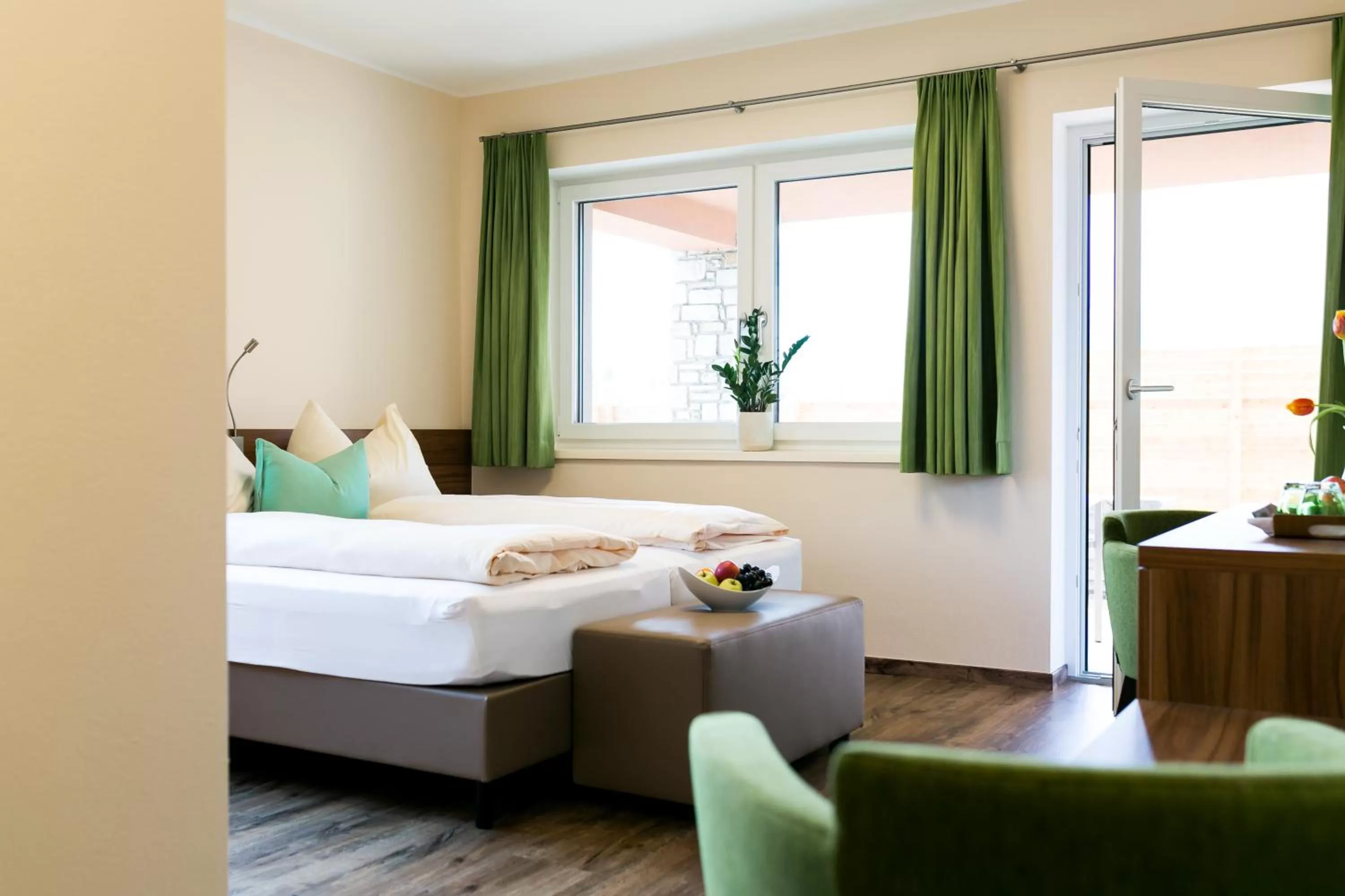 Shower, Bed in Hotel Aichingerwirt