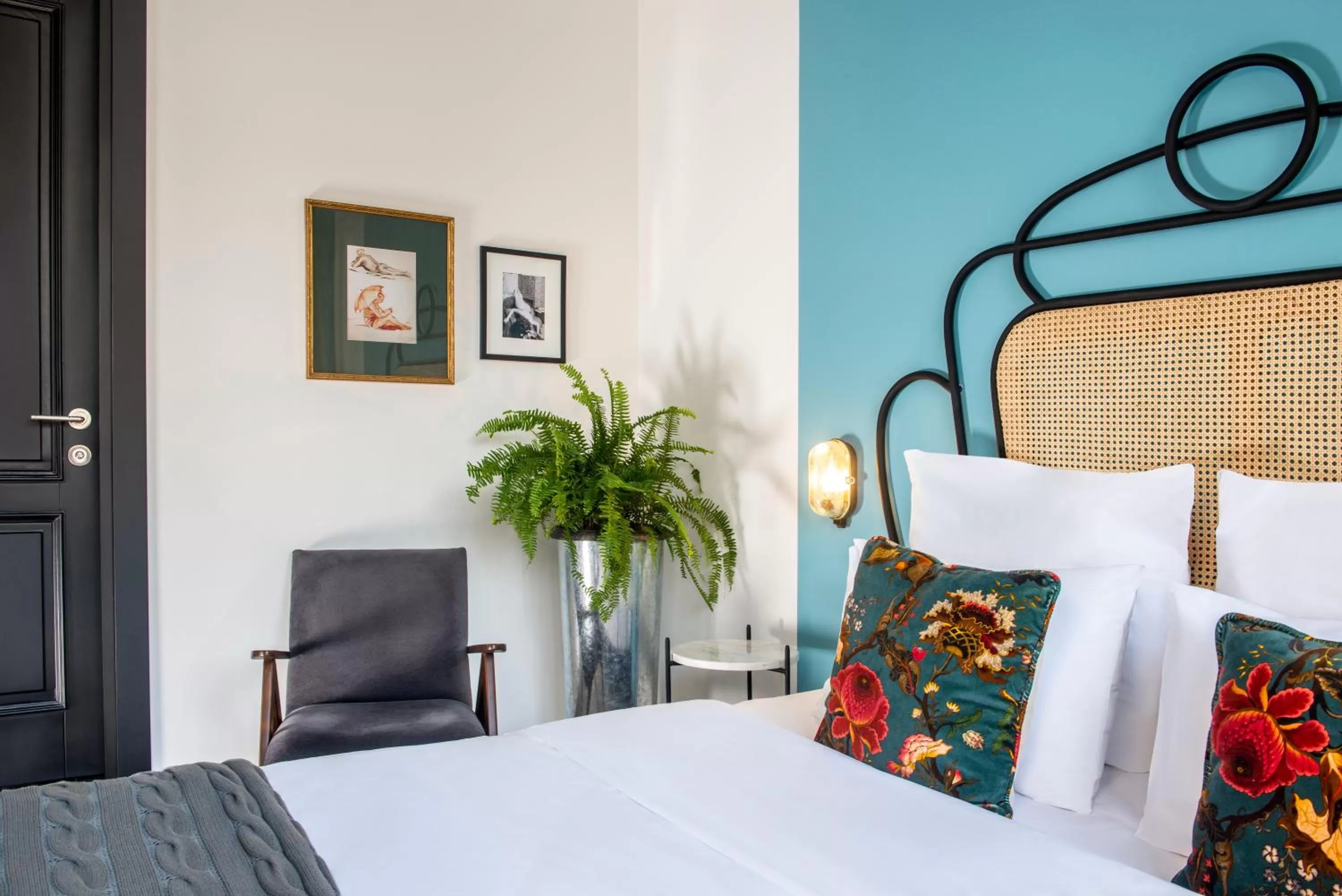 Bed in Communal Hotel Sololaki