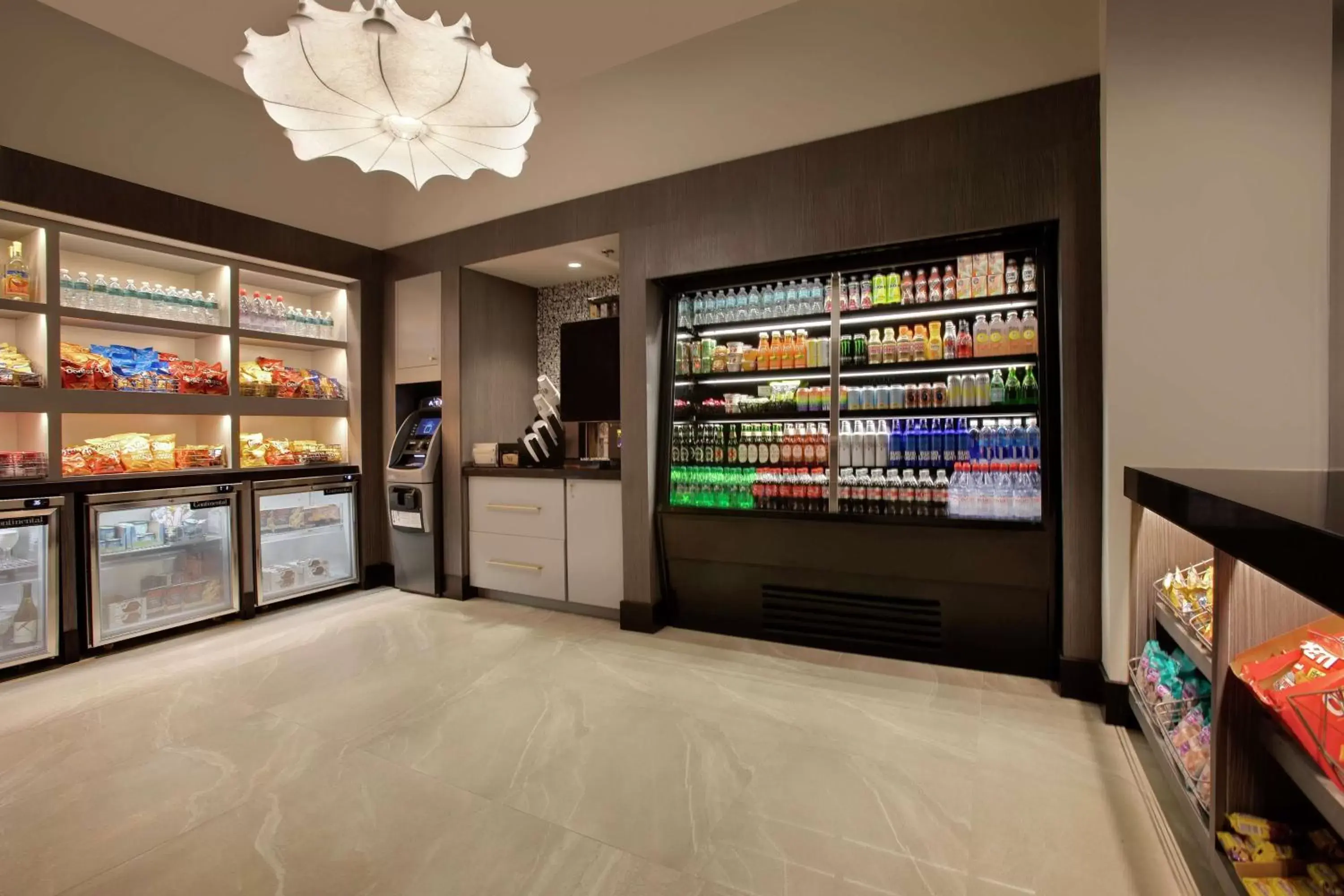 Restaurant/places to eat, Supermarket/Shops in Embassy Suites Orlando - Airport