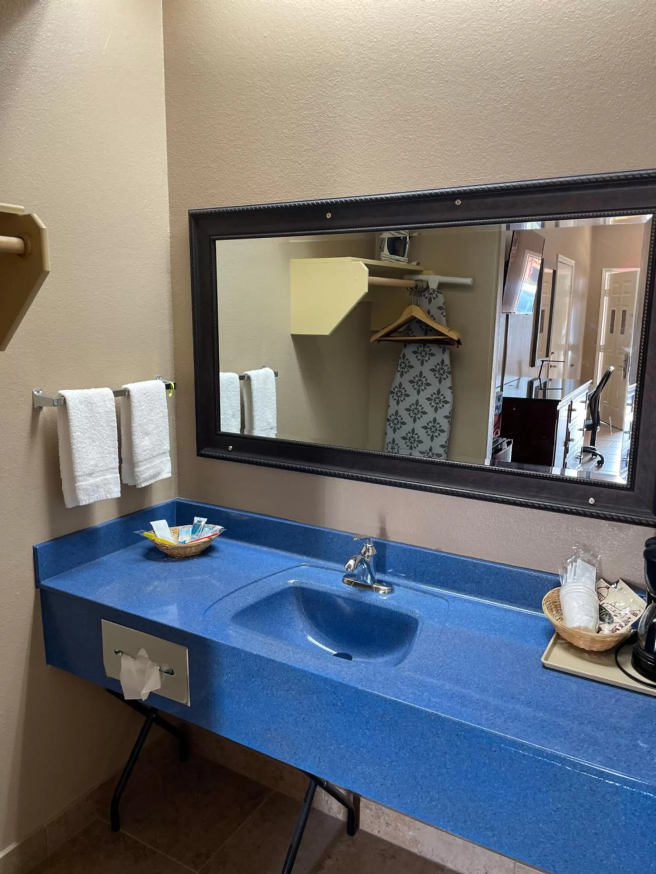 Los Fresnos Inn and Suites