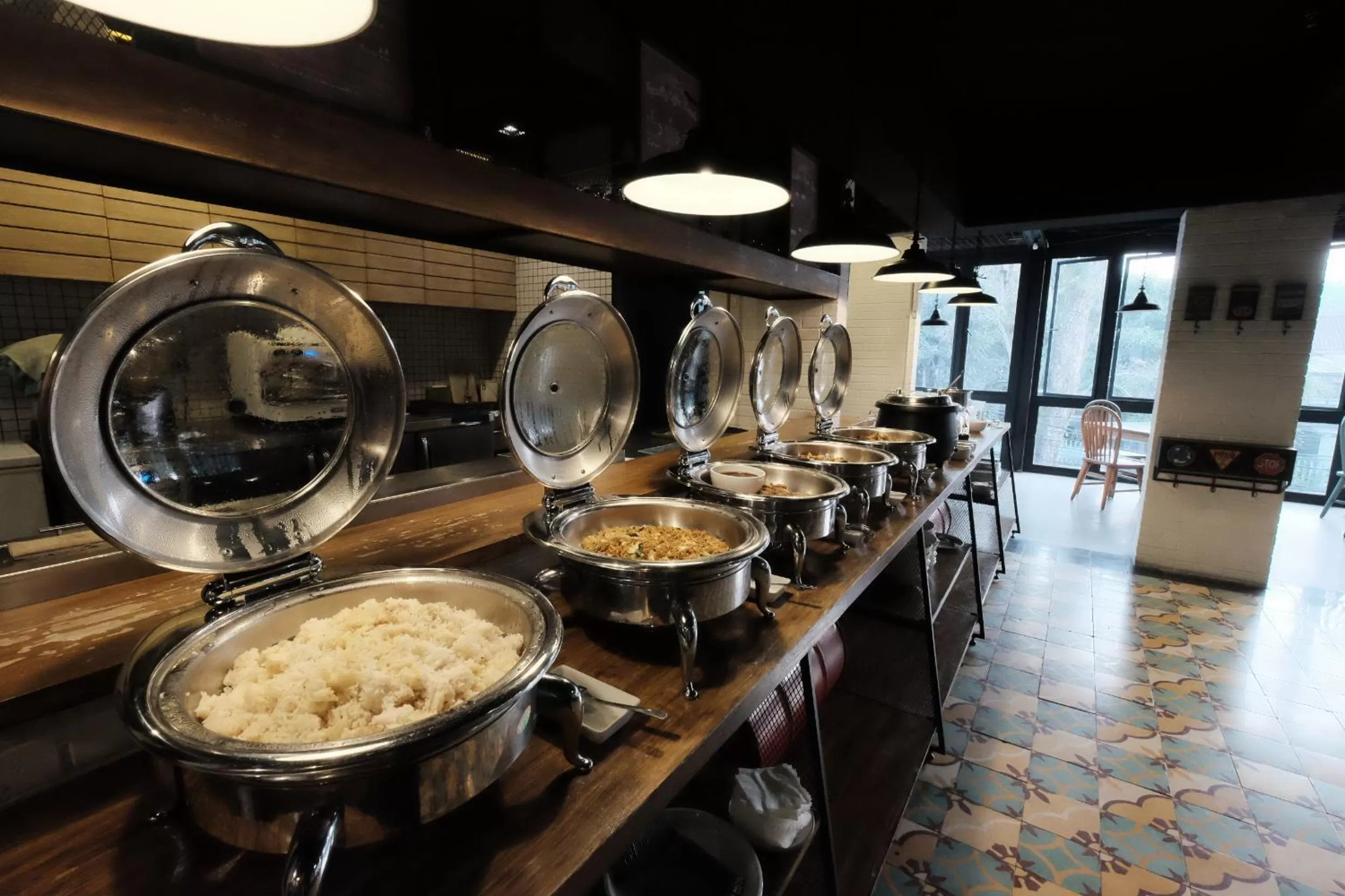 Restaurant/places to eat in Namin Dago Hotel