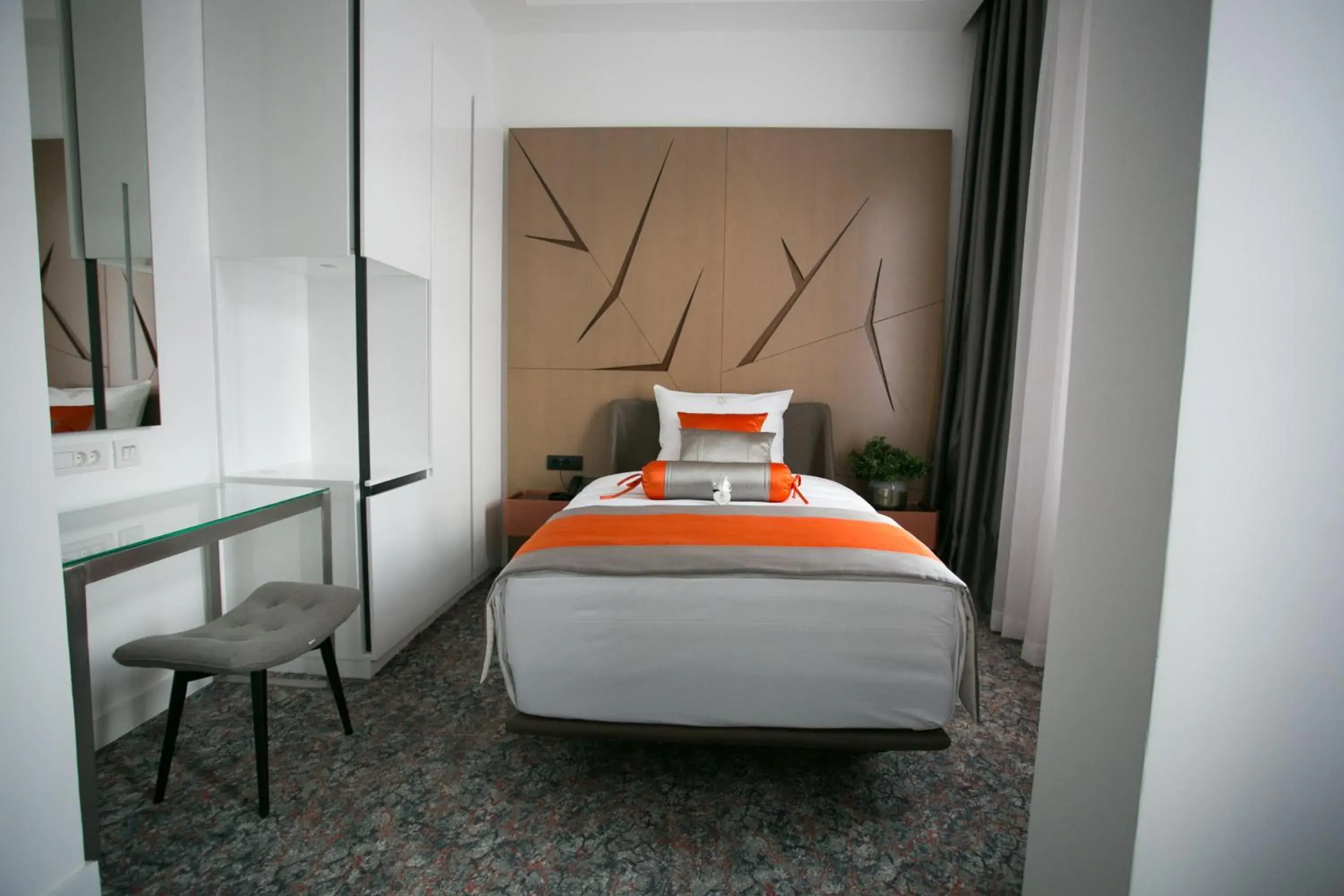 Bed in Hotel Austria & Bosna