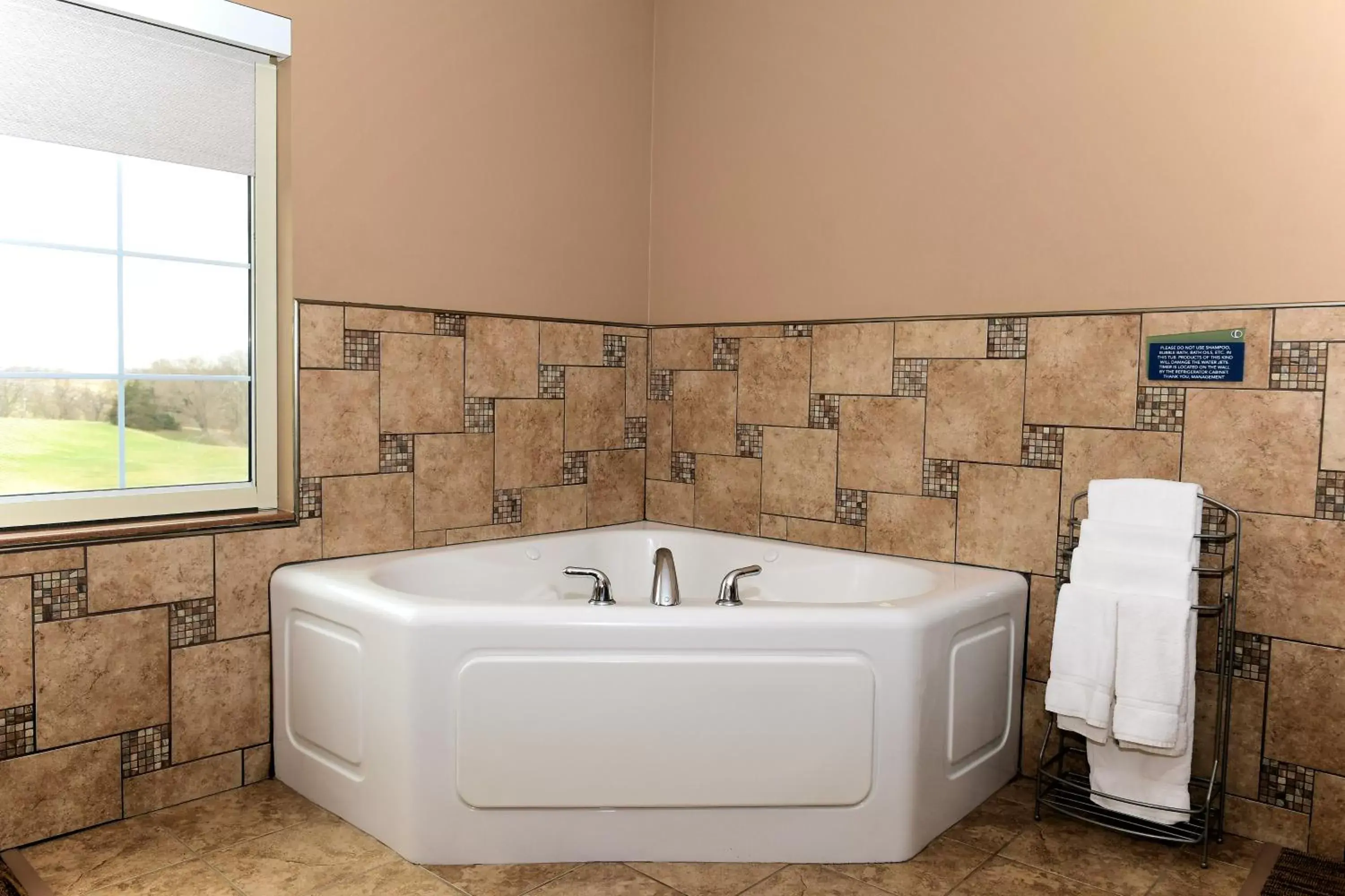 Bath, Bathroom in Cobblestone Inn & Suites - Denison | Majestic Hills