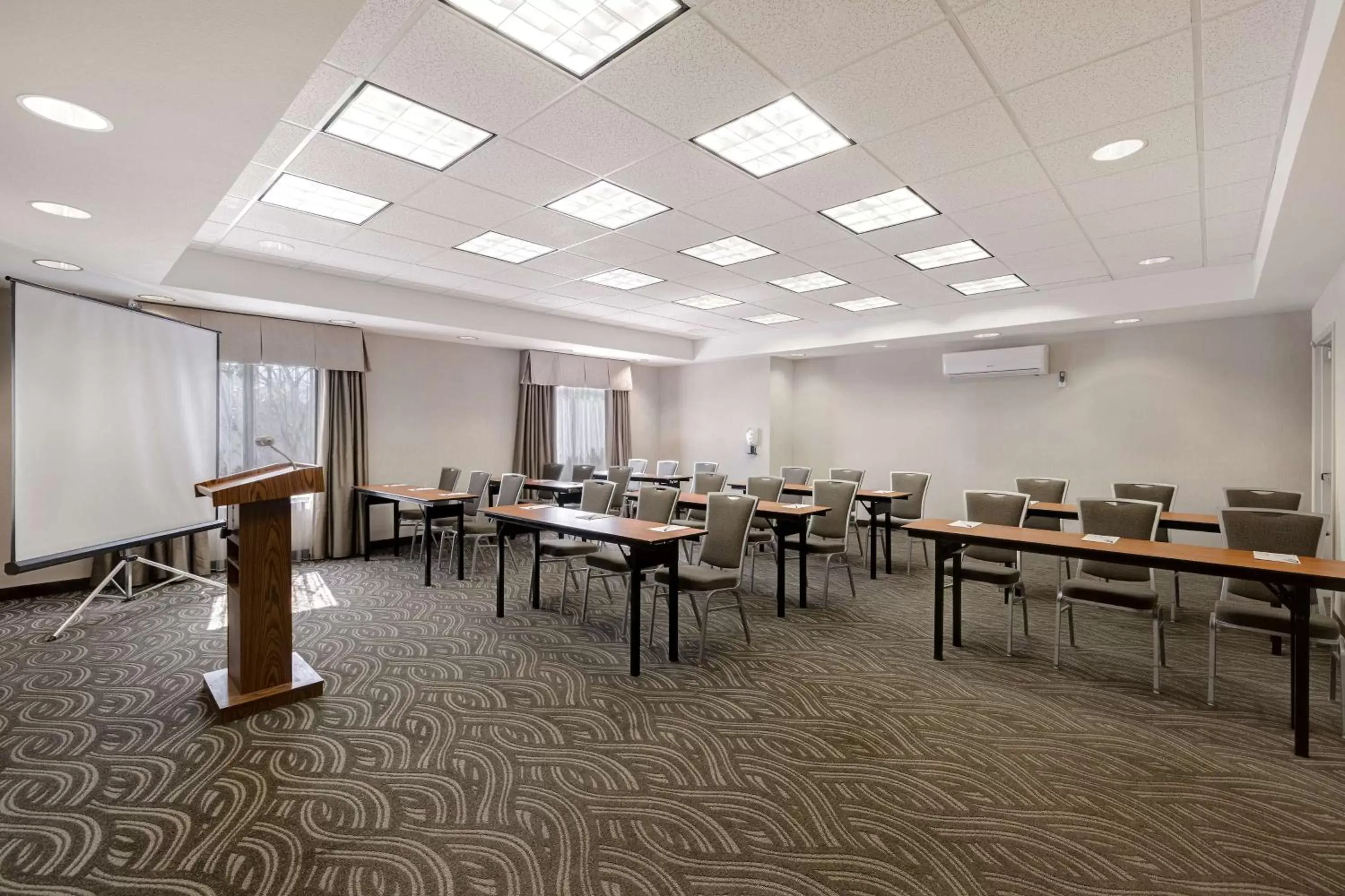 Meeting/conference room in Hampton Inn & Suites Tulare