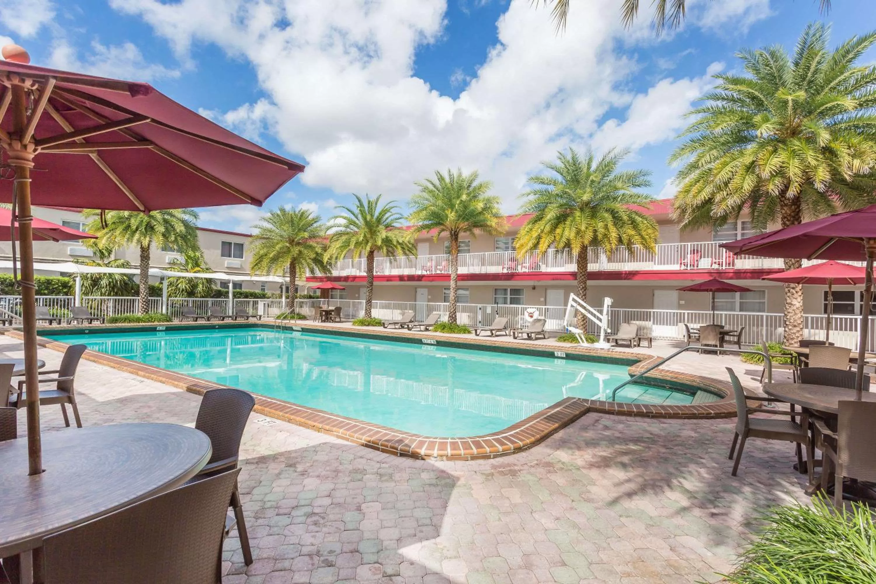 Swimming pool in Ramada by Wyndham Miami Springs/Miami International Airport