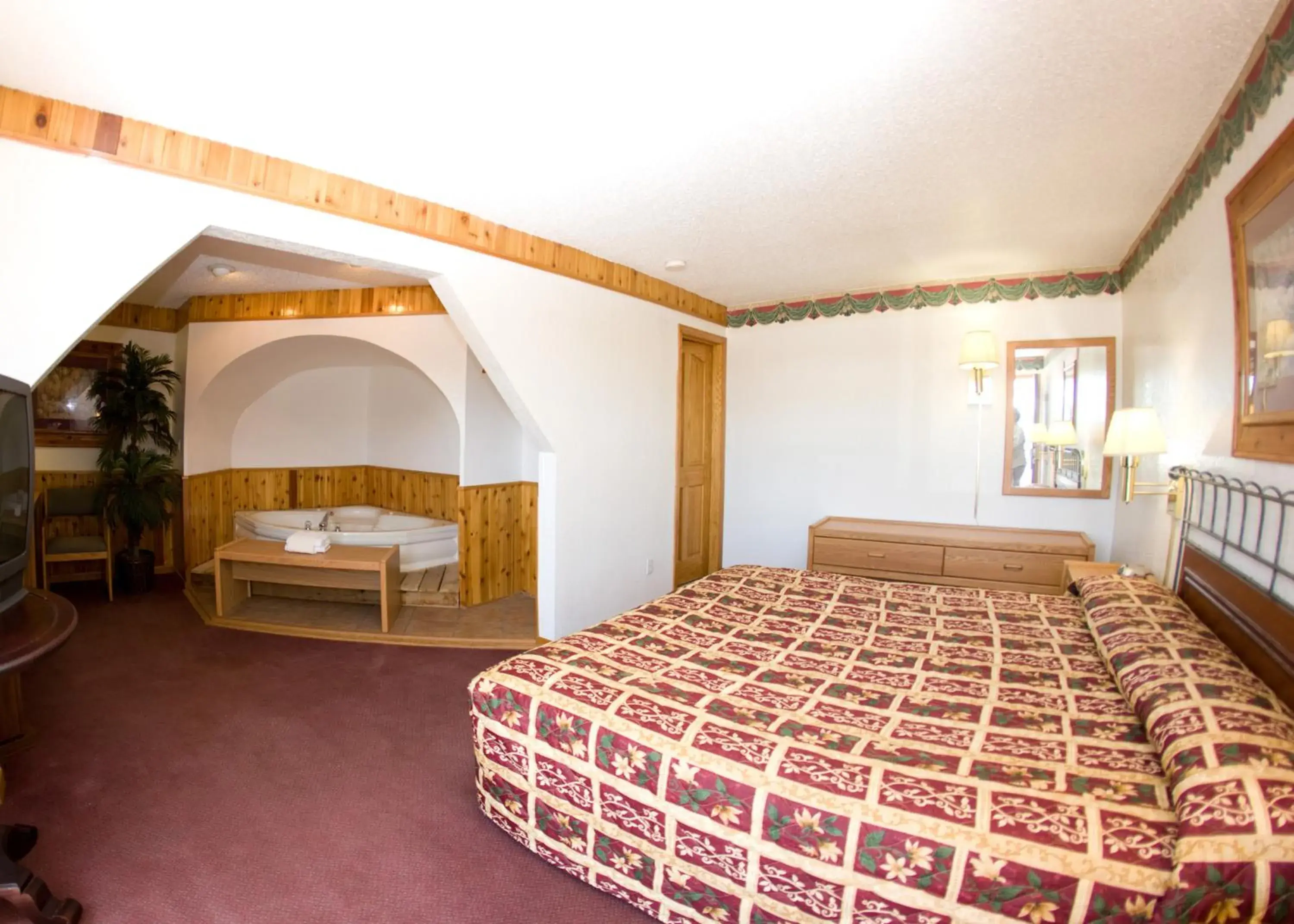 Photo of the whole room, Bed in North Country Inn And Suites