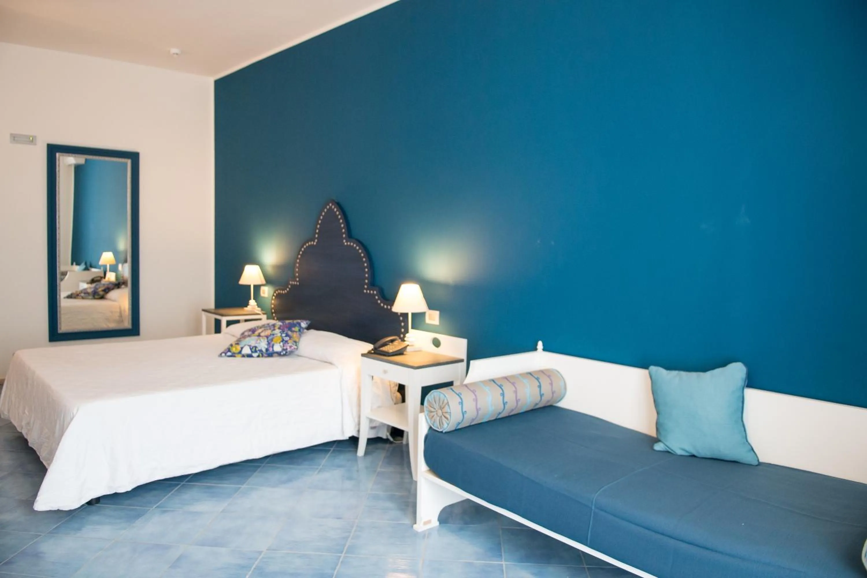 Photo of the whole room, Bed in Hotel Cutimare - Aeolian Charme