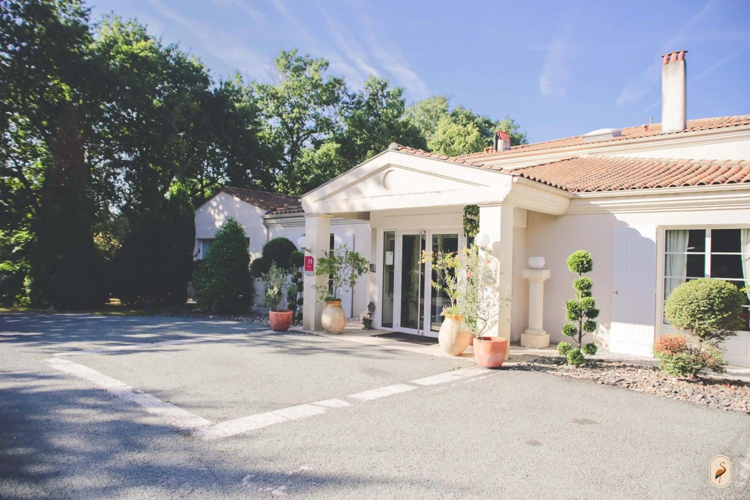 Facade/entrance in Domaine de l'Echassier, The Originals Relais