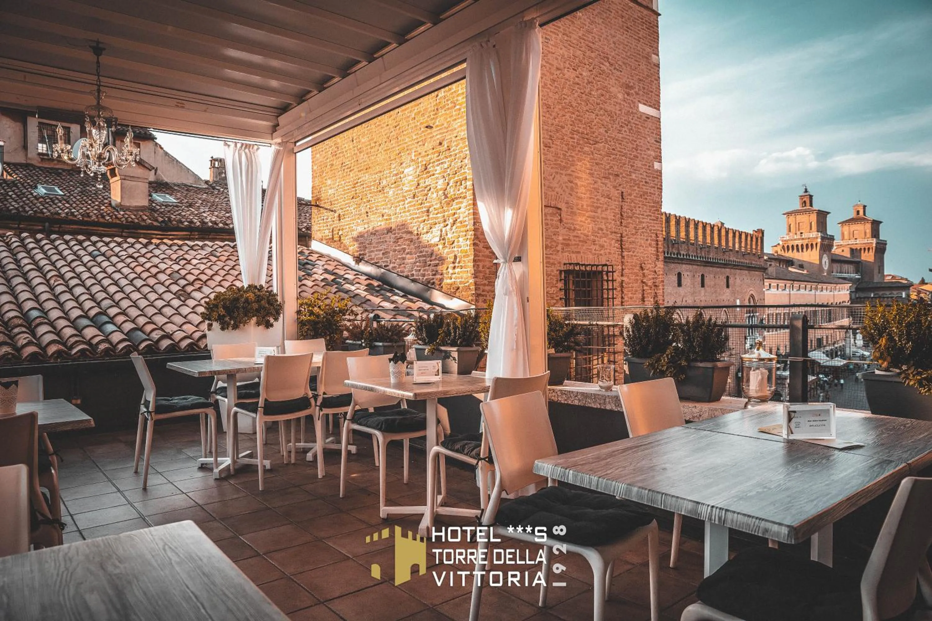 Restaurant/places to eat in Panoramic Rooms Torre della Vittoria