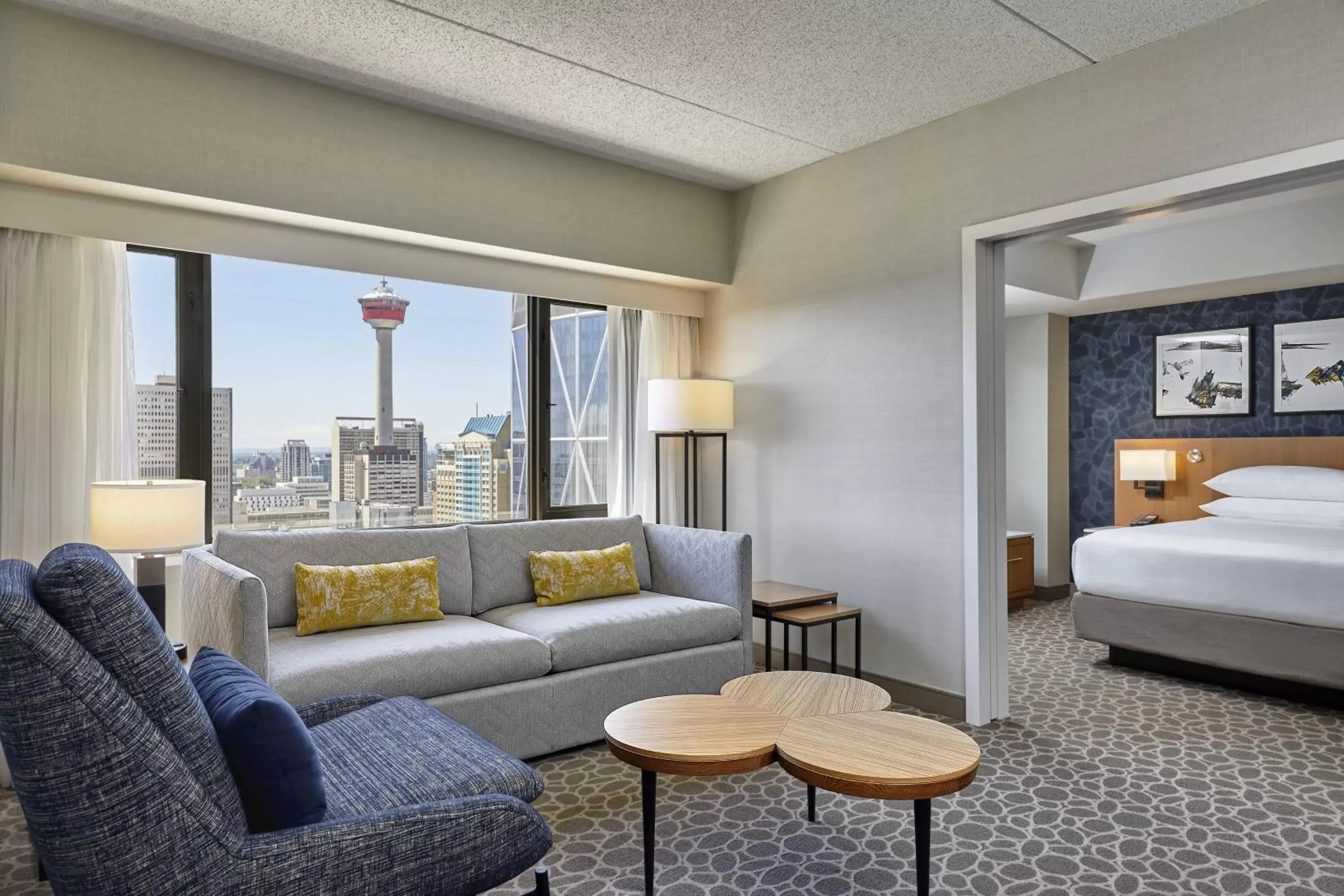 Living room, Seating Area in Delta Hotels Calgary Downtown