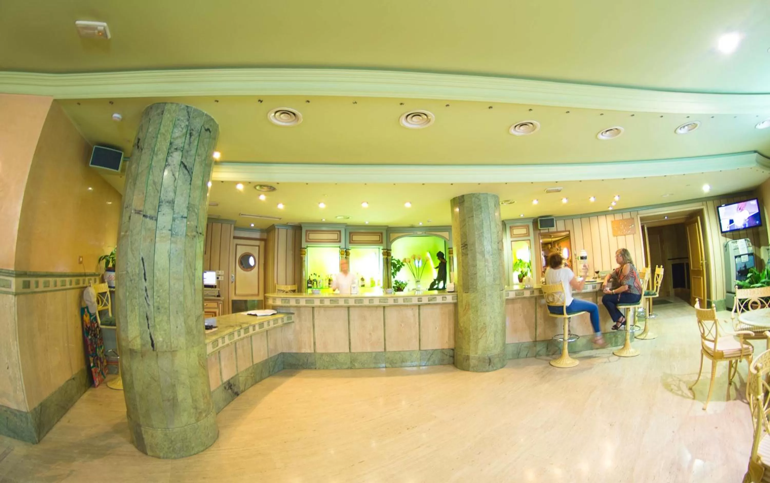 Lounge or bar in Hotel Los Angeles Granada