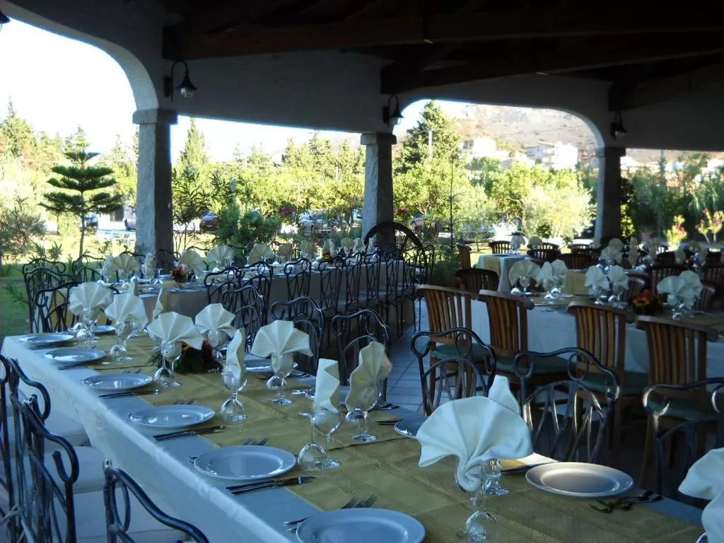 Restaurant/places to eat in Hotel Domu Incantada