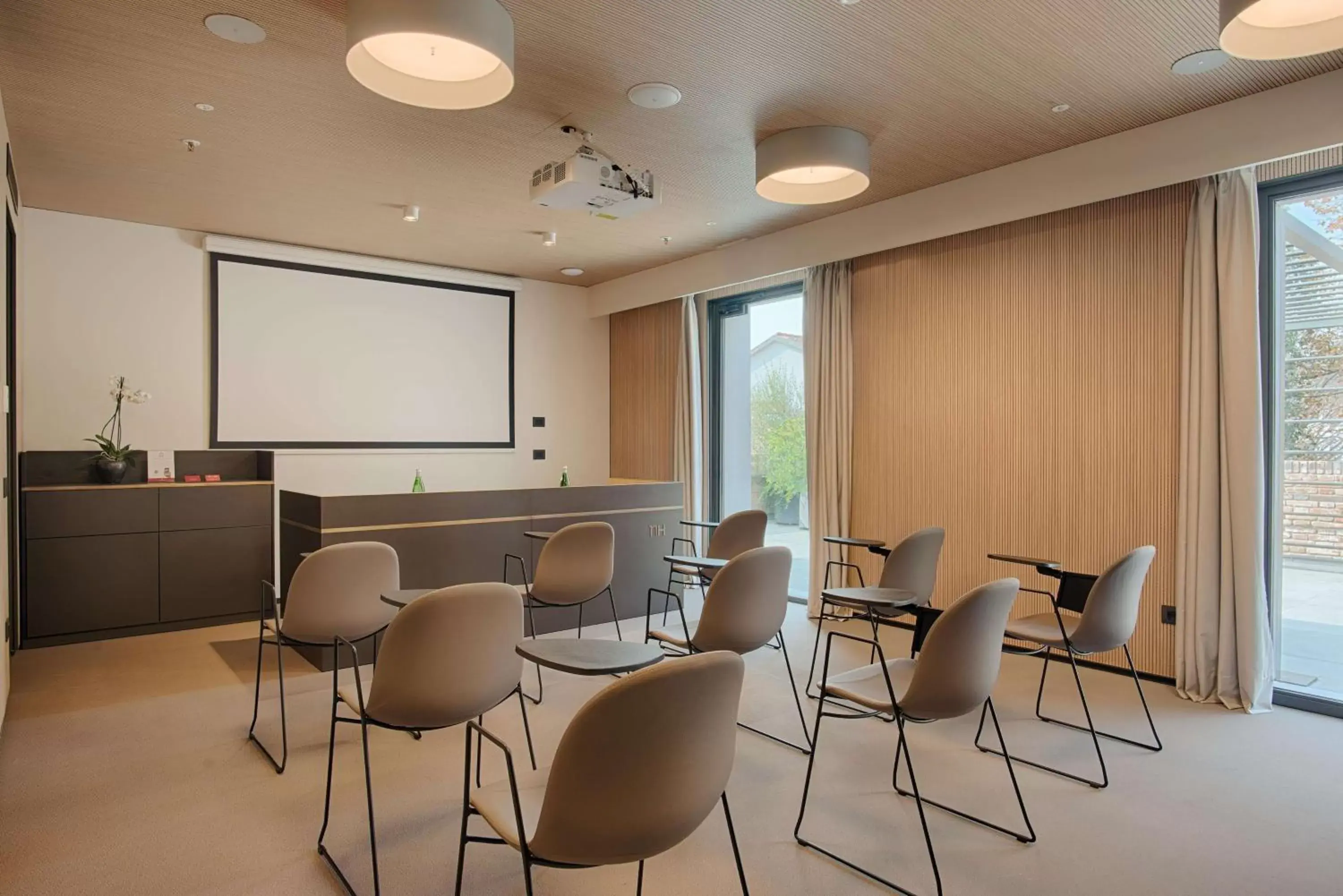 Meeting/conference room in NH Collection Murano Villa