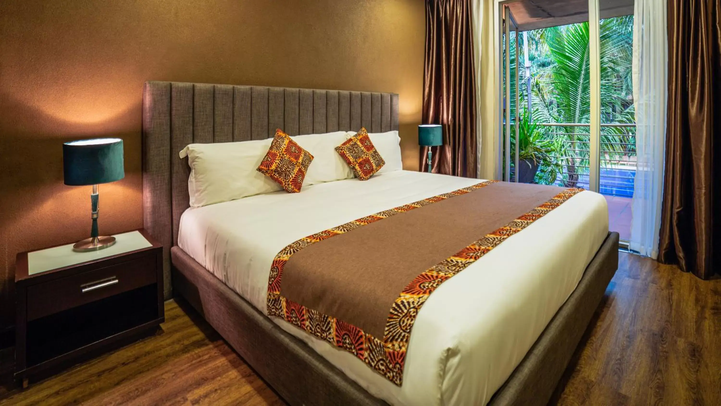 Bedroom, Bed in Kabira Country Club