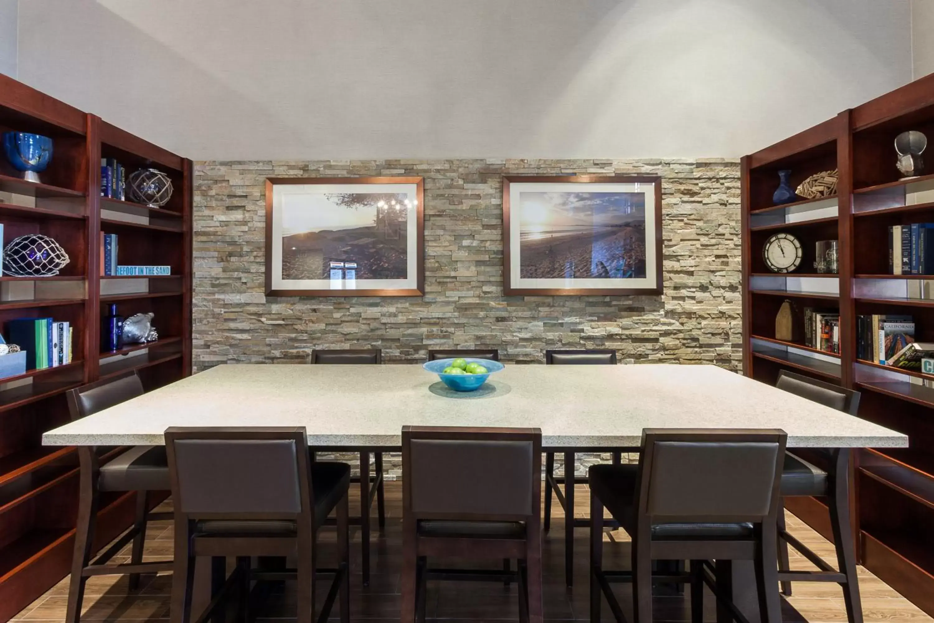 Property building in Holiday Inn Express & Suites Carpinteria by IHG Property building in Holiday Inn Express & Suites Carpinteria by IHG