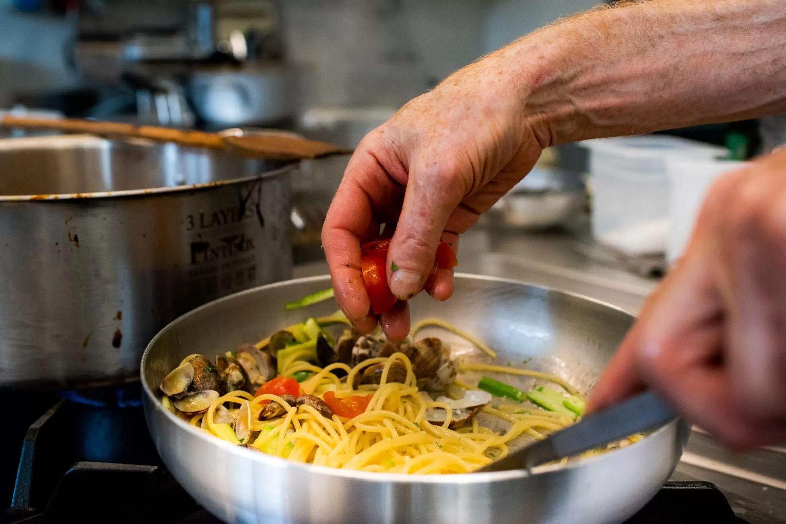 Restaurant/places to eat in M2 Hotel