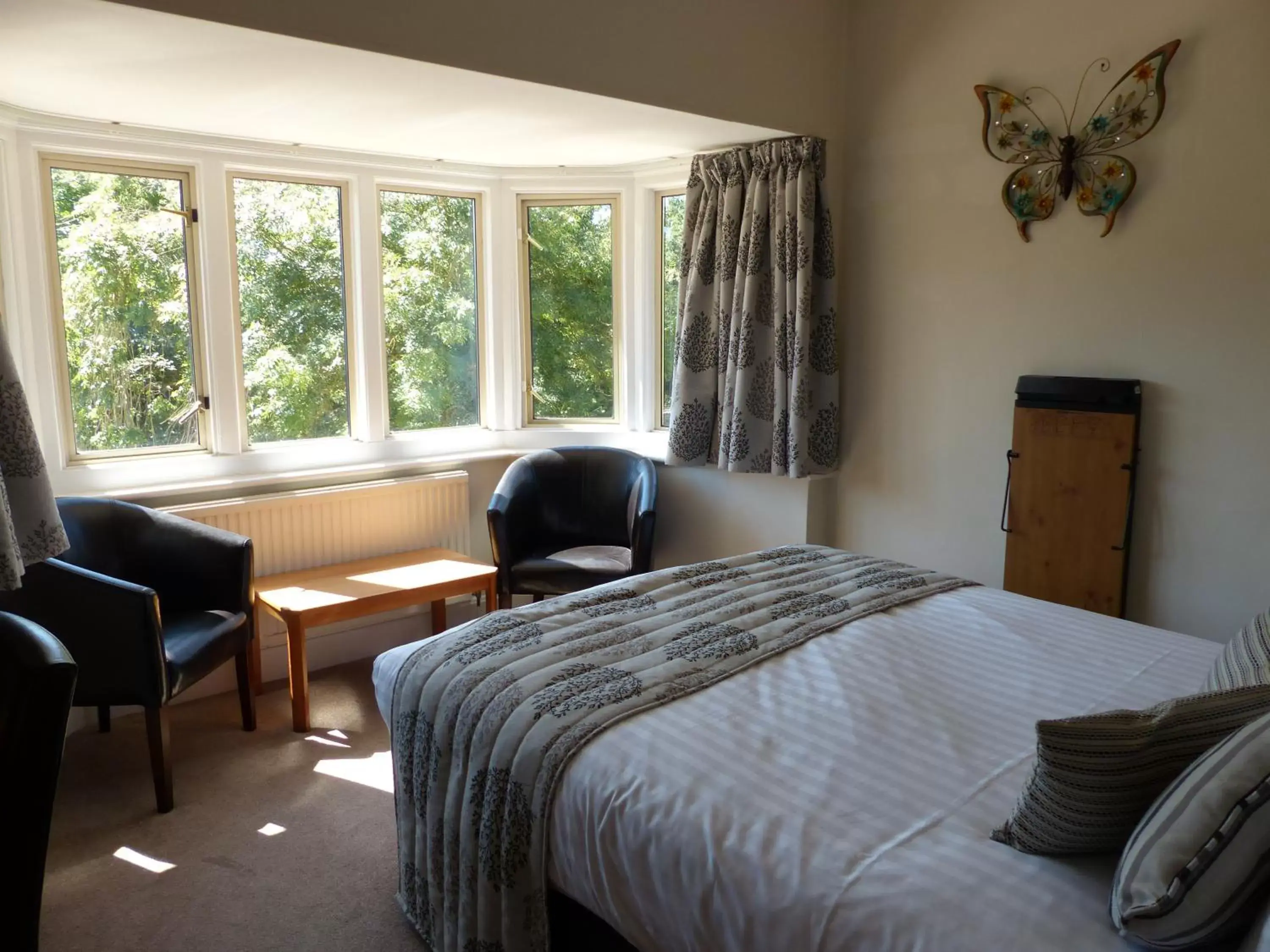 Photo of the whole room, Bed in Farnham House Hotel