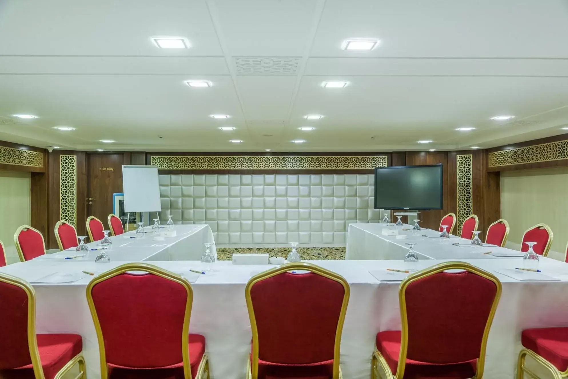 Meeting/conference room in Harir Palace Hotel