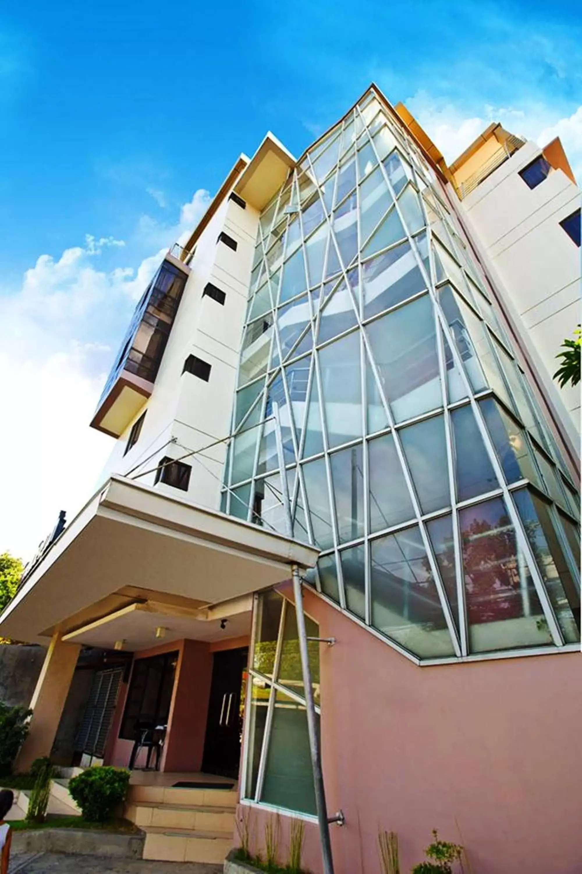 Property Building in Travelbee Business Inn