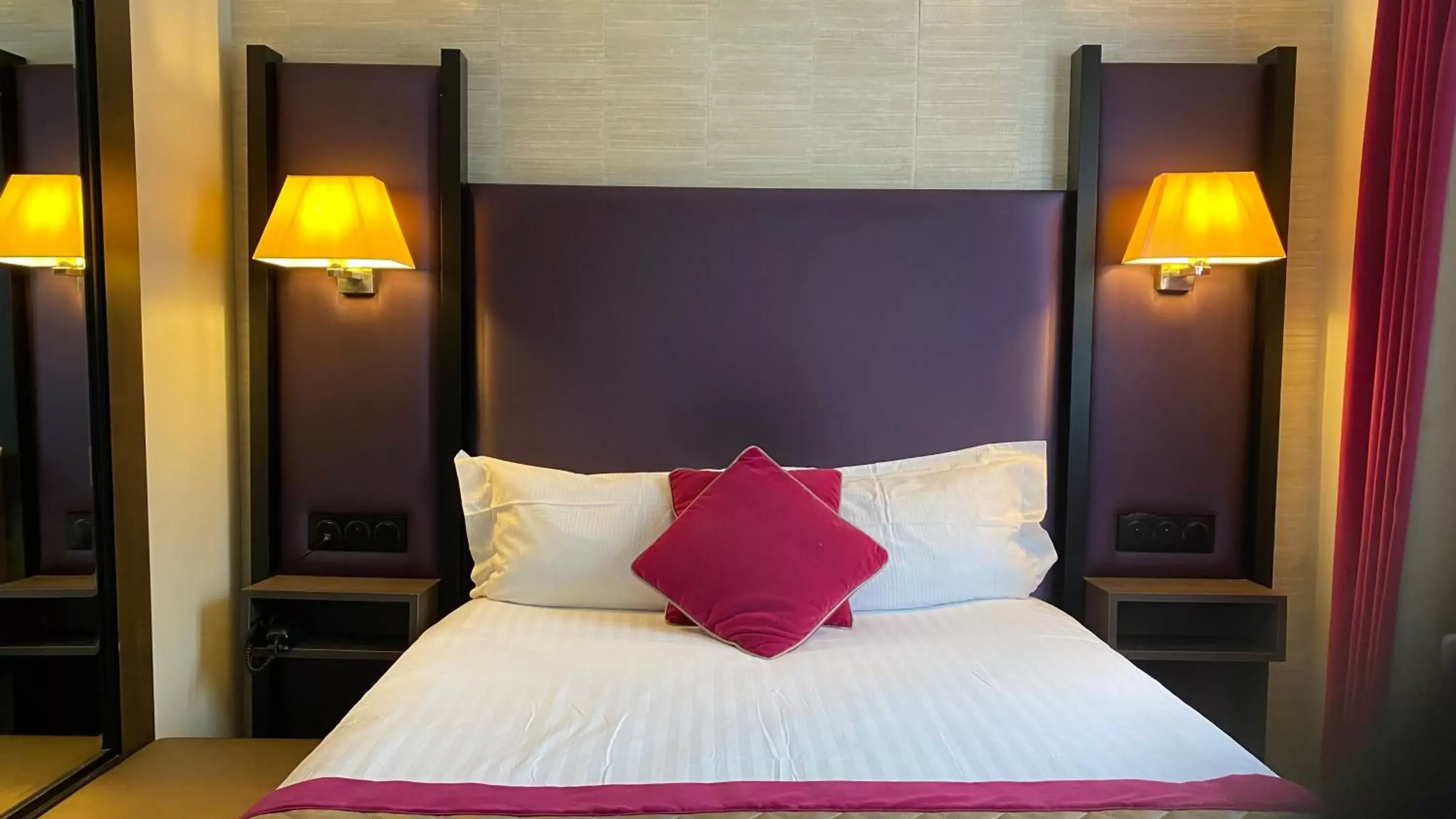 Bedroom, Bed in Hotel Restaurant Bellevue