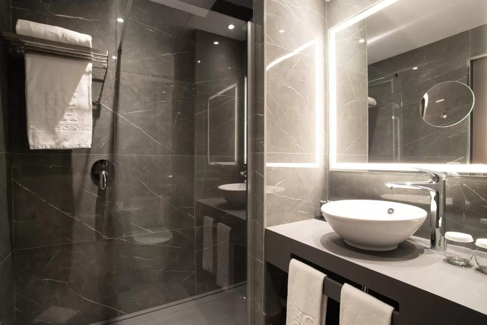 Bathroom in Hotel Granada Center