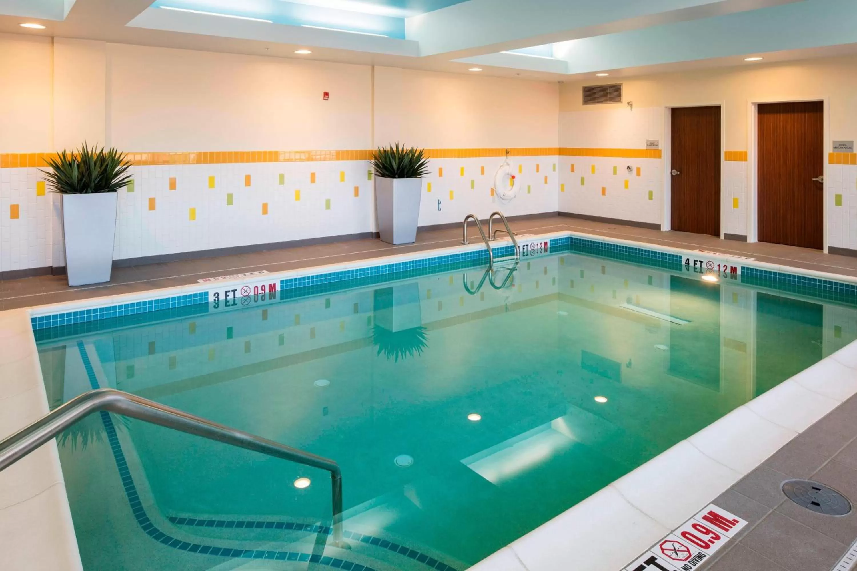 Swimming pool in Fairfield Inn & Suites by Marriott Hershey Chocolate Avenue