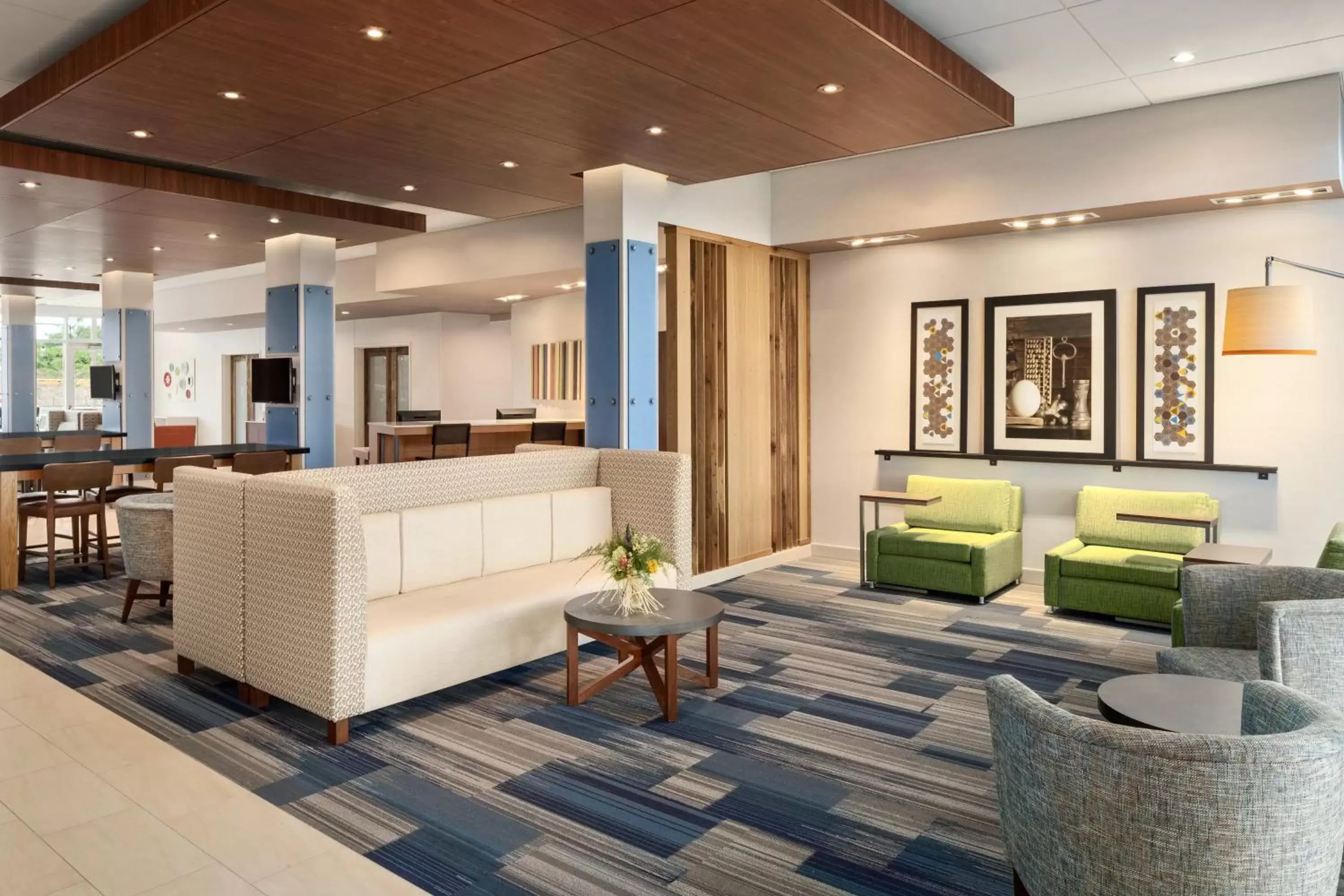Property building, Lobby/Reception in Holiday Inn Express & Suites Duluth North - Miller Hill, an IHG Hotel