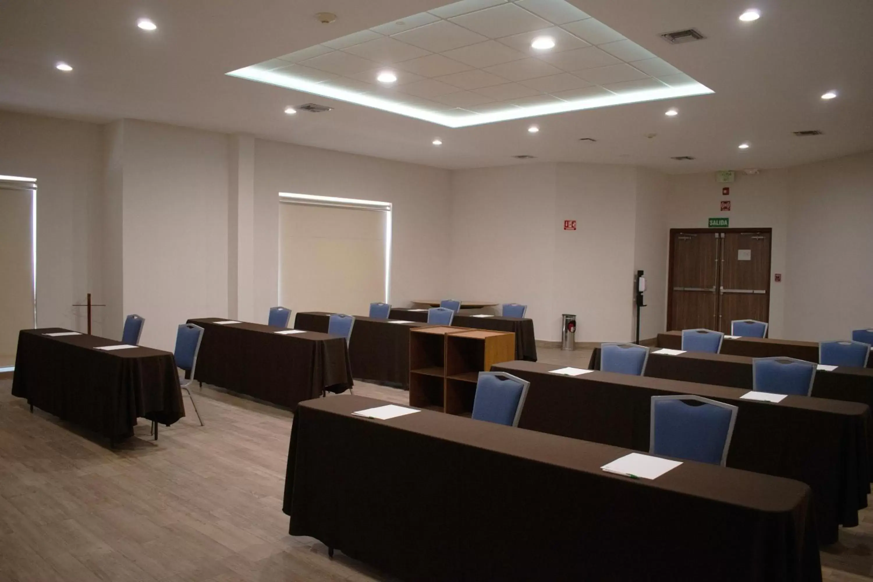 Meeting/conference room in Holiday Inn Hermosillo, an IHG Hotel