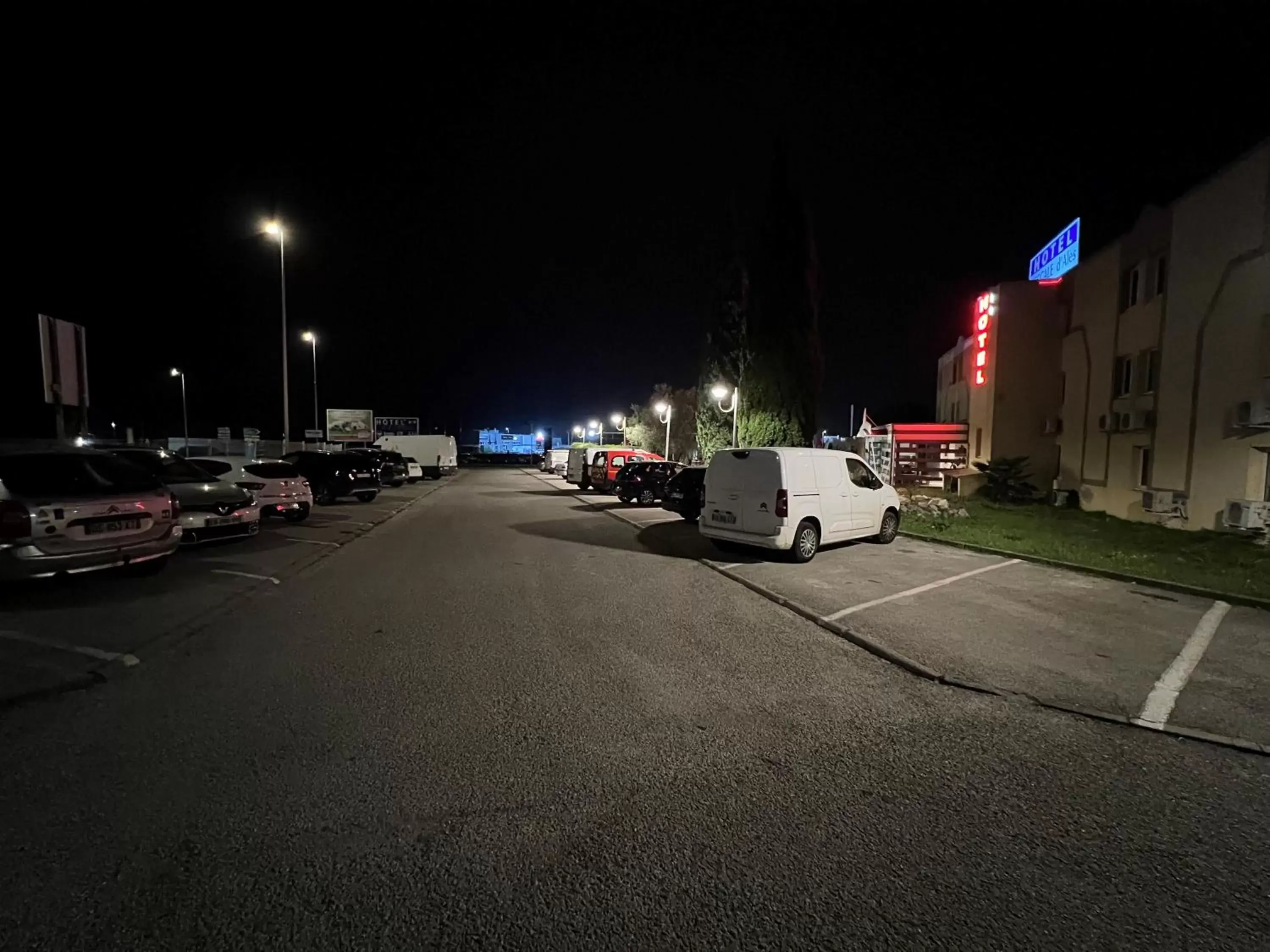 Parking in L'Escale d'Alès HOTEL