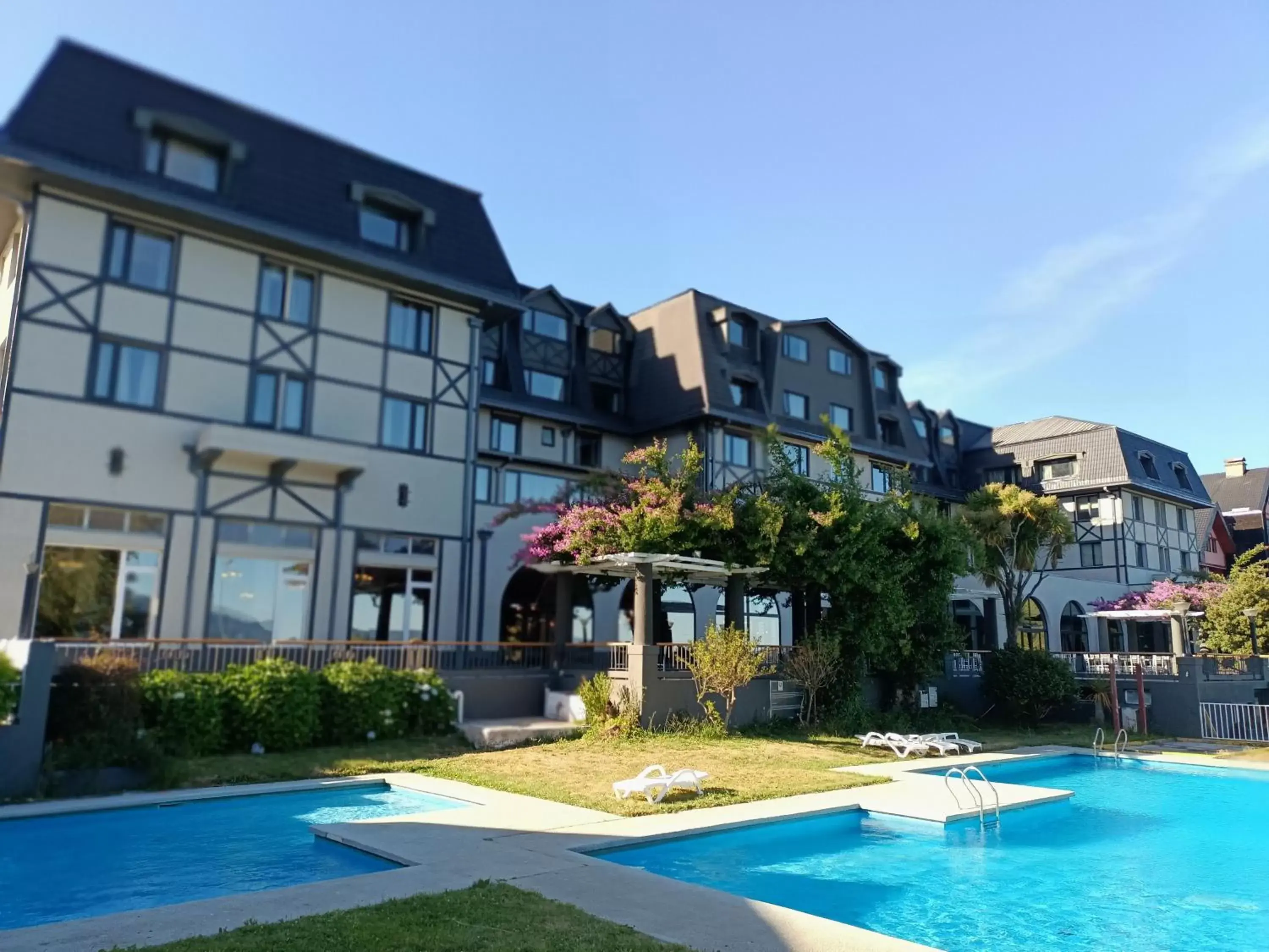 Property building, Swimming Pool in Hotel Enjoy Pucon