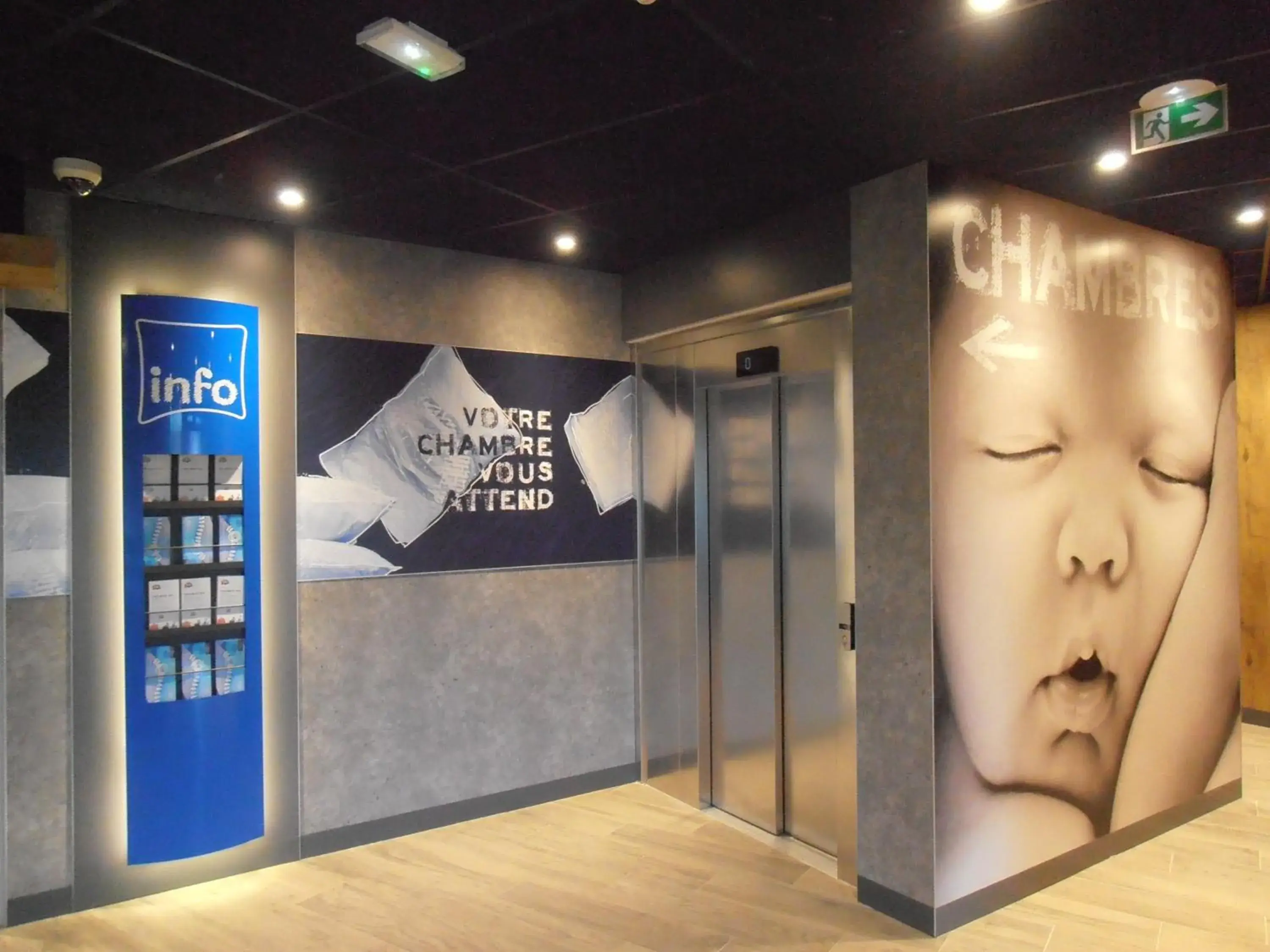 Lobby or reception in ibis budget Saint Quentin Yvelines - Vélodrome Lobby or reception in ibis budget Saint Quentin Yvelines - Vélodrome